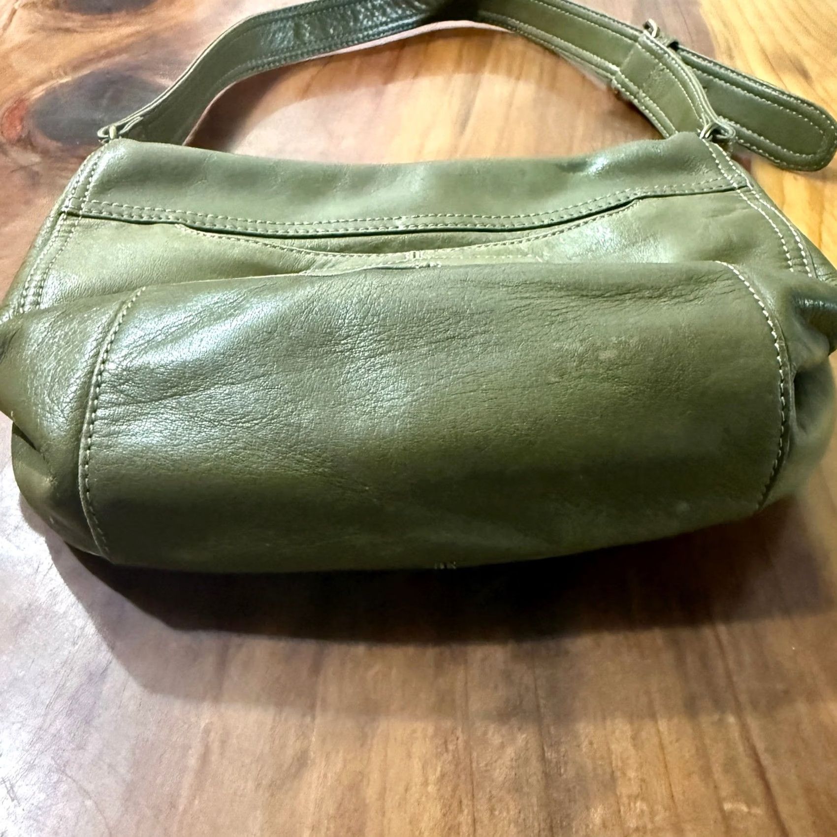 Fossil VINTAGE Fossil Leather Bag Purse Shoulder Strap Avocado Green Crescent Small Womens 10" x 7" x 4" Zipper Size ONE SIZE - 6 Thumbnail