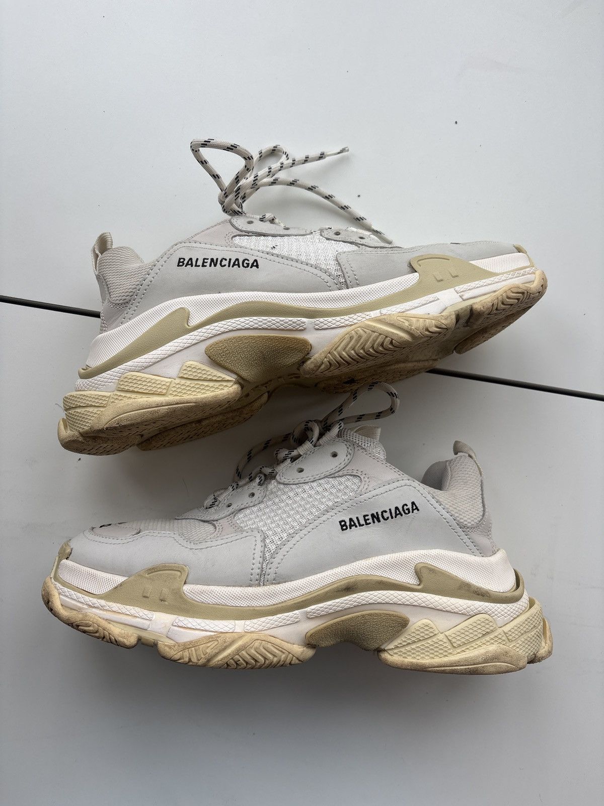 Balenciaga Balenciaga Triple S Sneakers Beige / Cream – Size 42 