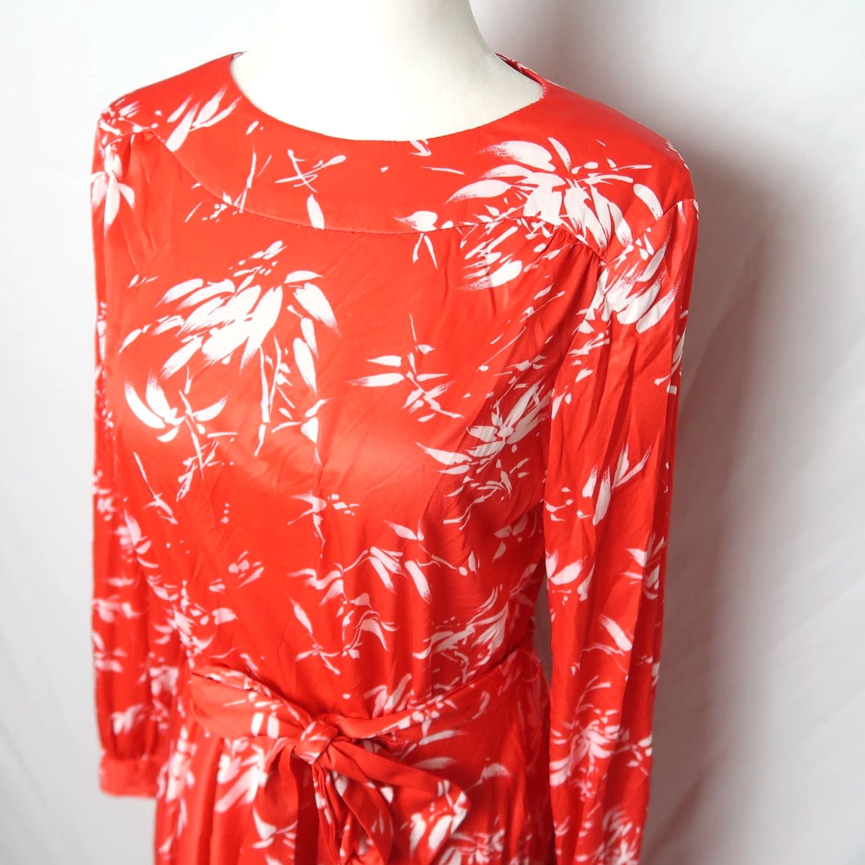 Vintage VINTAGE 70s red and white tropical leaf print A-line midi dress S Size S / US 4 / IT 40 - 2 Thumbnail