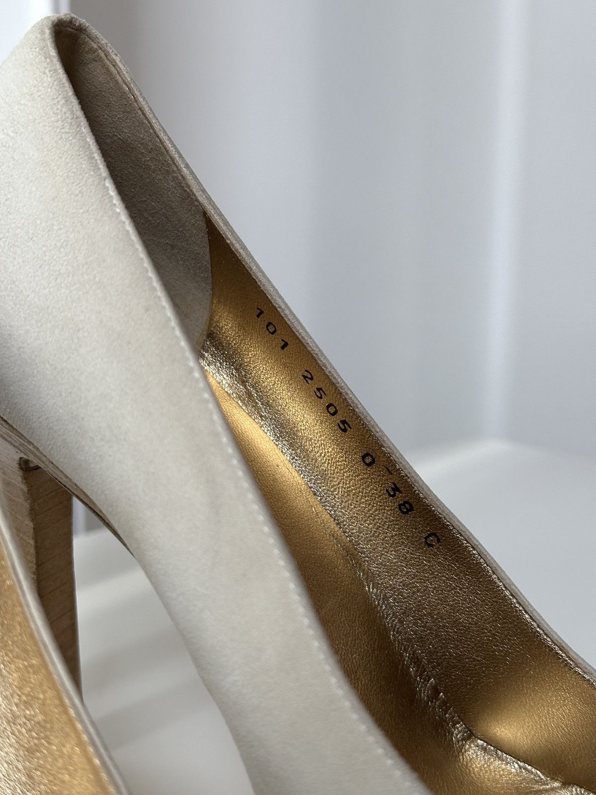 Gucci Gucci Nubuck Beige Black Metal Toe Heels Size 38 US 8 Size US 8 / IT 38 - 7 Thumbnail