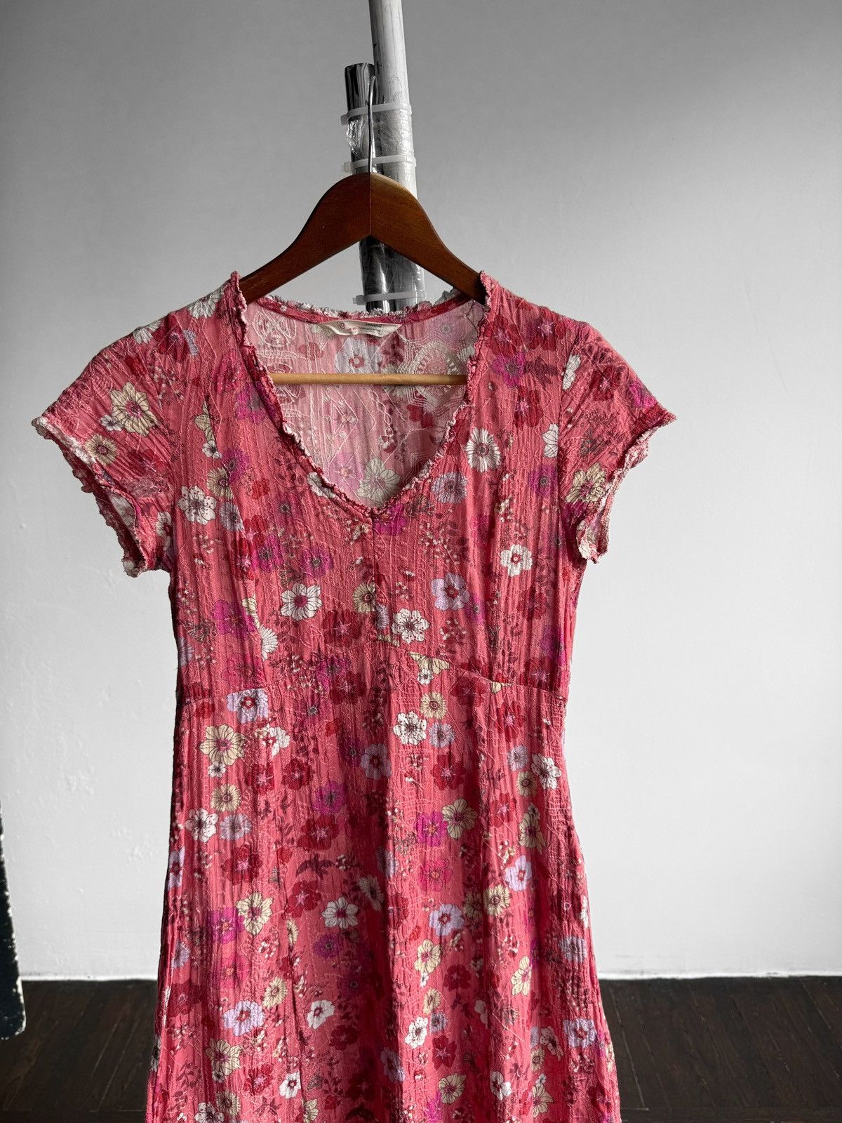 Odd Molly Odd Molly Womens Y2K Floral Crinkle Gauze V-Neck Midi Dress Size S / US 4 / IT 40 - 2 Thumbnail