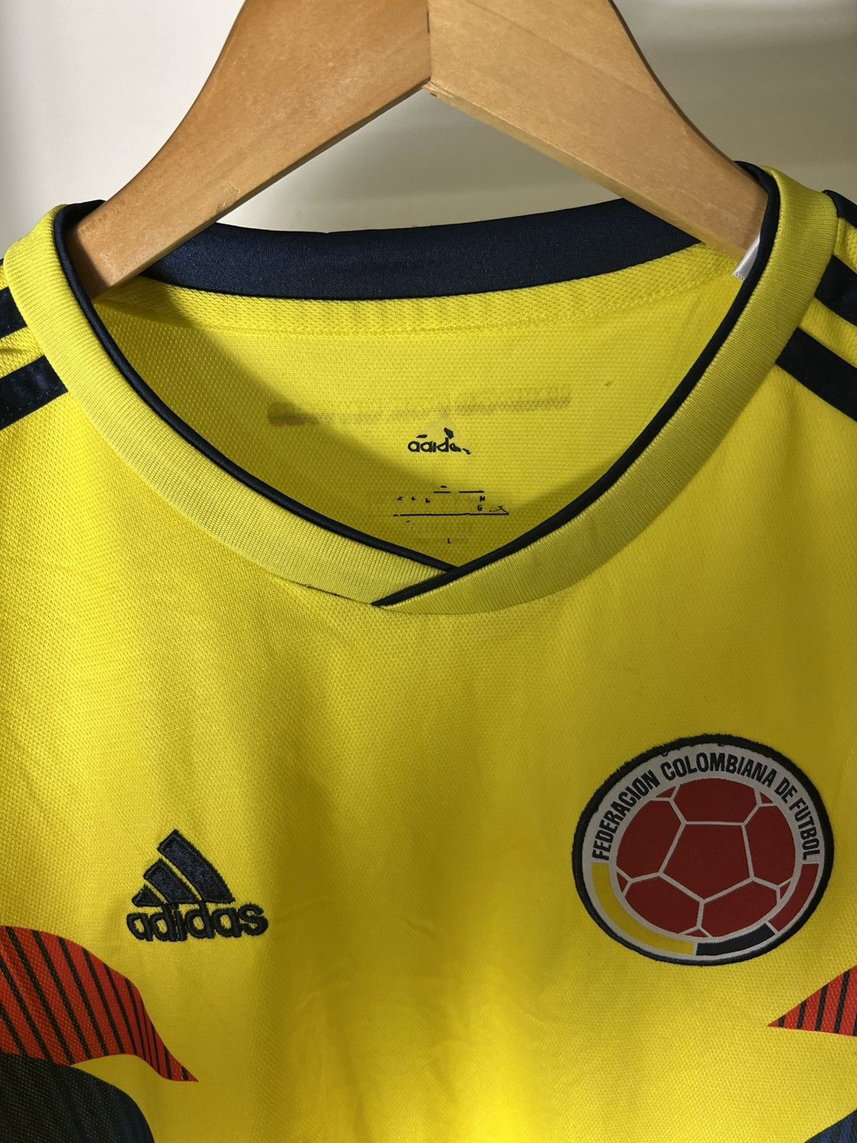 Vintage VERY RARE ADIDAS COLOMBIA SOCCER JERSEY RETRO BLOKE Y2K 90s Size US L / EU 52-54 / 3 - 5 Thumbnail