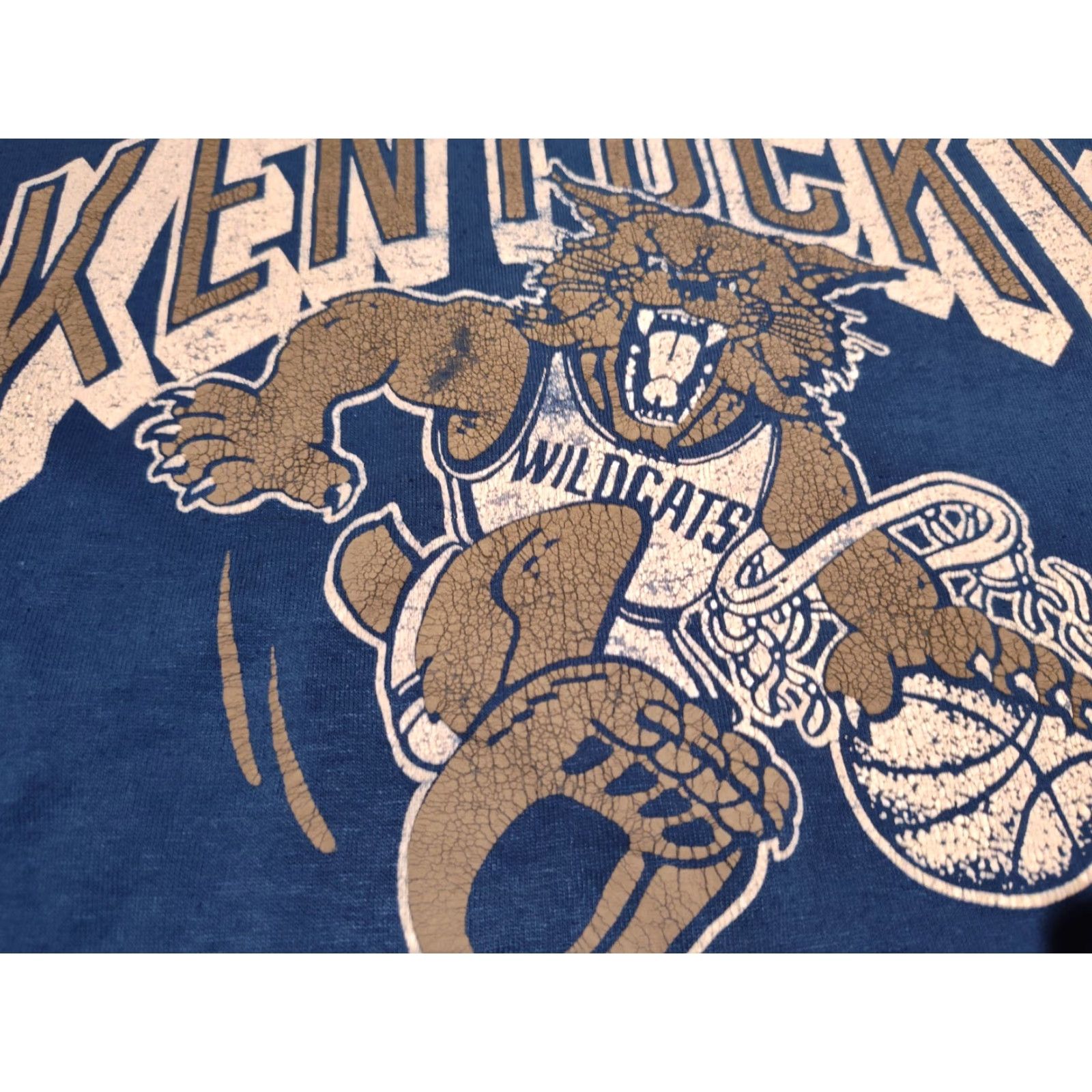 NCAA VINTAGE Swingster Kentucky Wildcats 80s Blue Graphic T-Shirt XL Made In USA NCAA Size US L / EU 52-54 / 3 - 6 Thumbnail