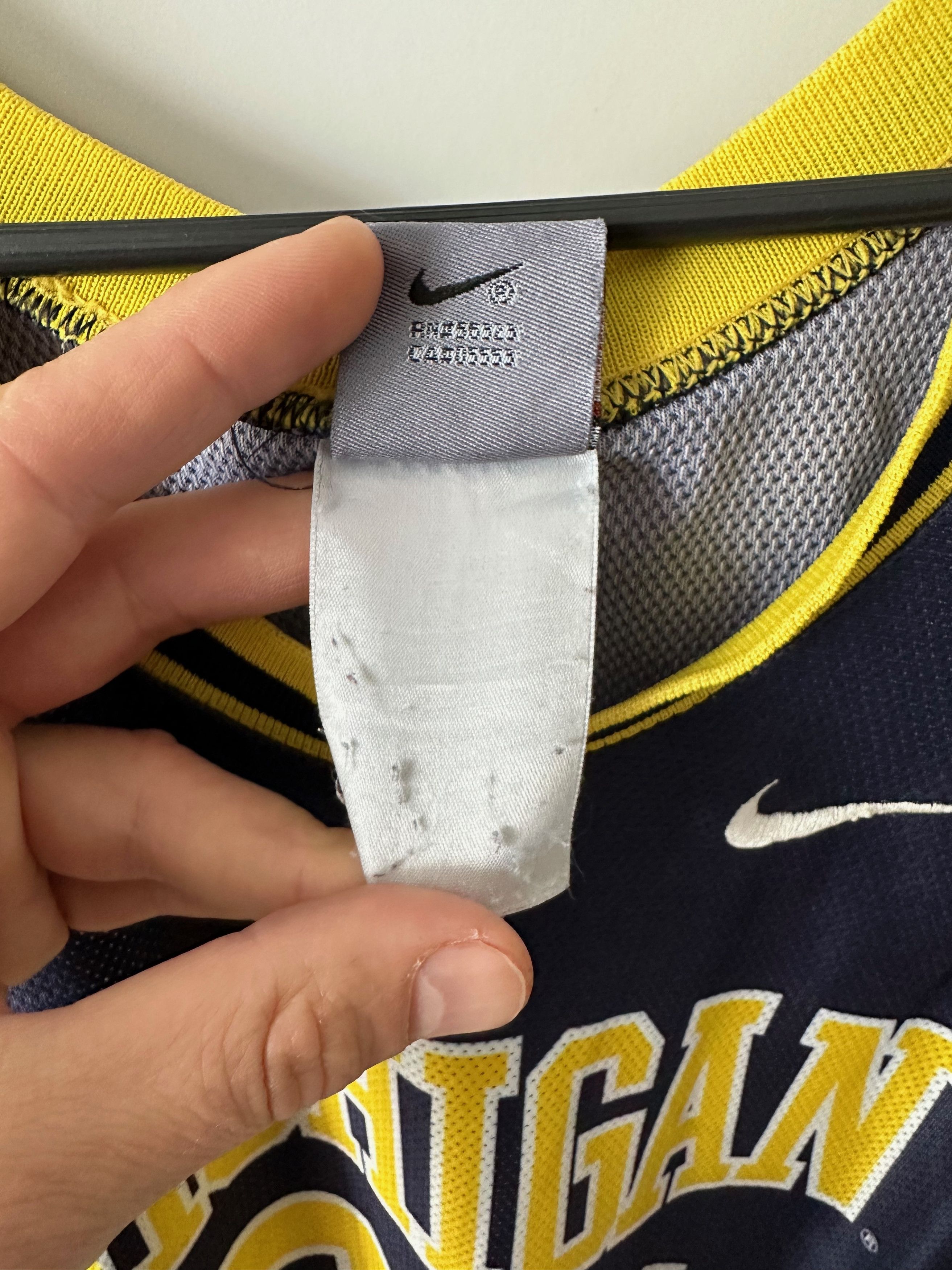 Nike Nike Michigan Wolverines vintage #23 Basketball jersey Size US XXL / EU 58 / 5 - 6 Thumbnail
