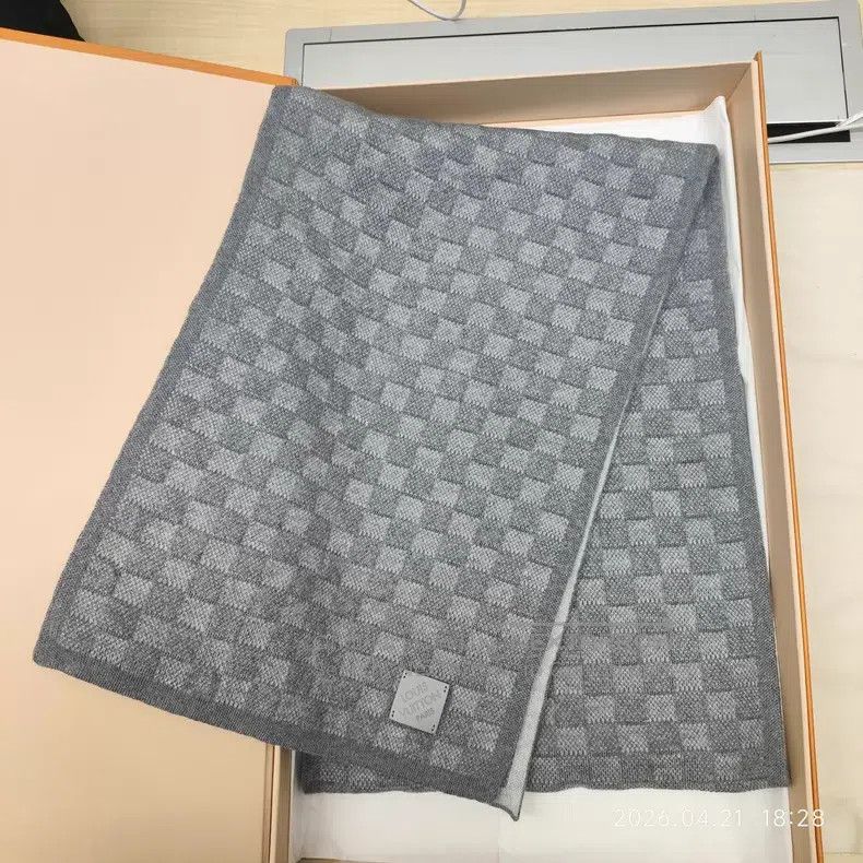 Louis Vuitton Louis Vuitton Checker Wool Scarf Size ONE SIZE - 1 Thumbnail