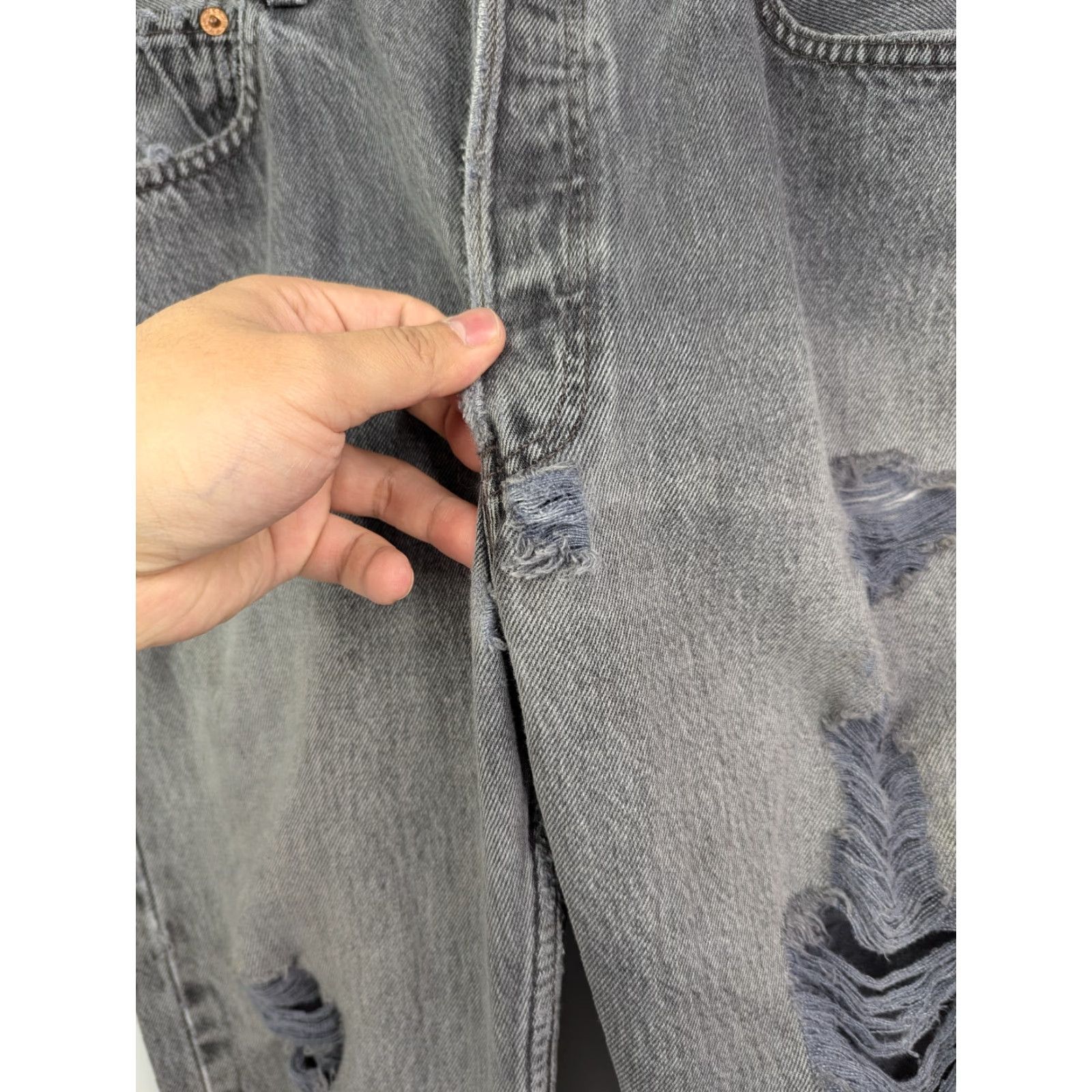 Levi's VINTAGE Levi's 501 Jeans Women Grey 33x29 Button Fly Original Denim Distress Casual Regular Fit USA 00s Womens Size 24" / US 00 / IT 34 - 4 Thumbnail