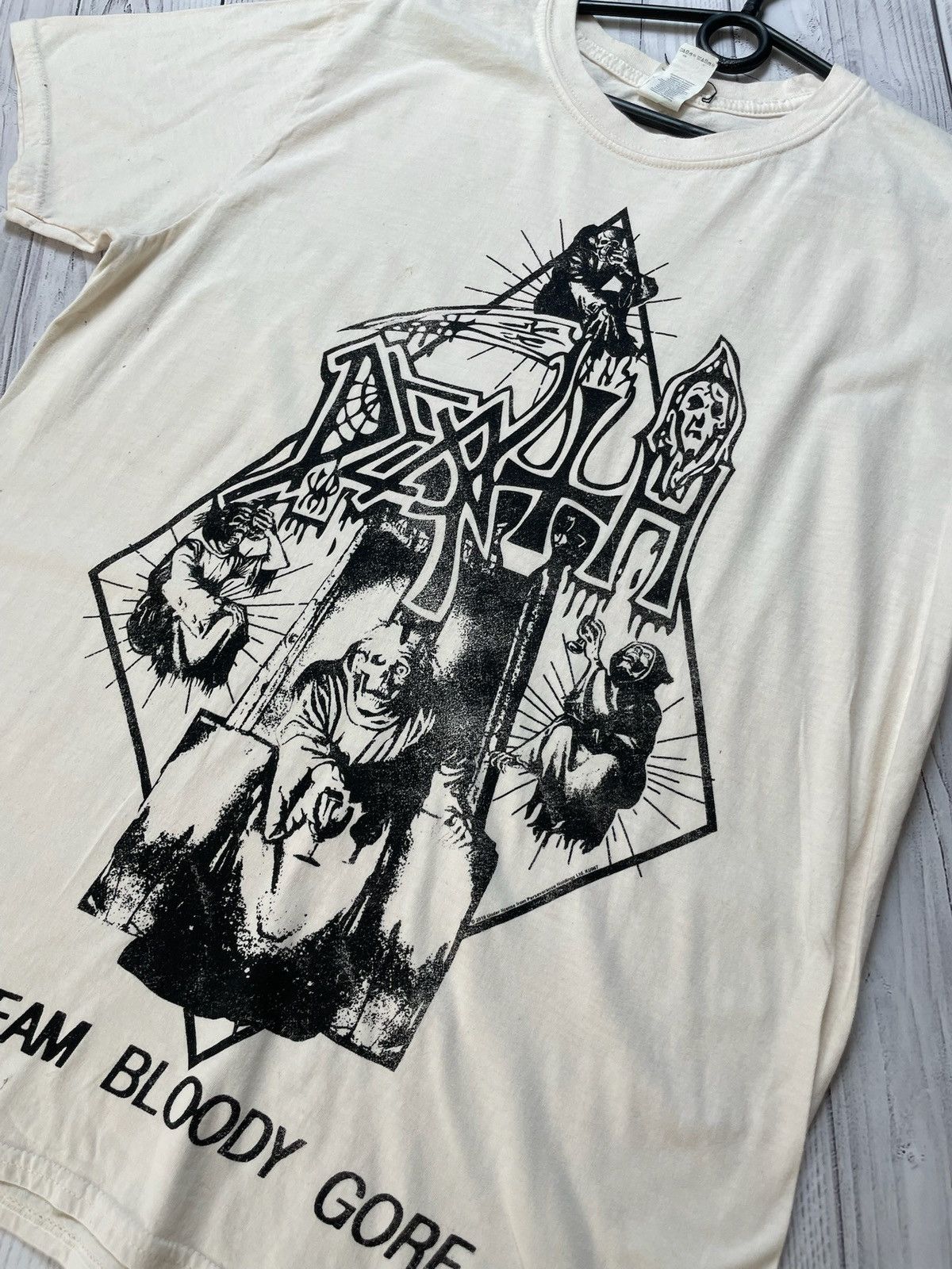 Band Tees Vintage Death Scream Bloody Gore rock tee Y2K metal size L Size US L / EU 52-54 / 3 - 4 Thumbnail