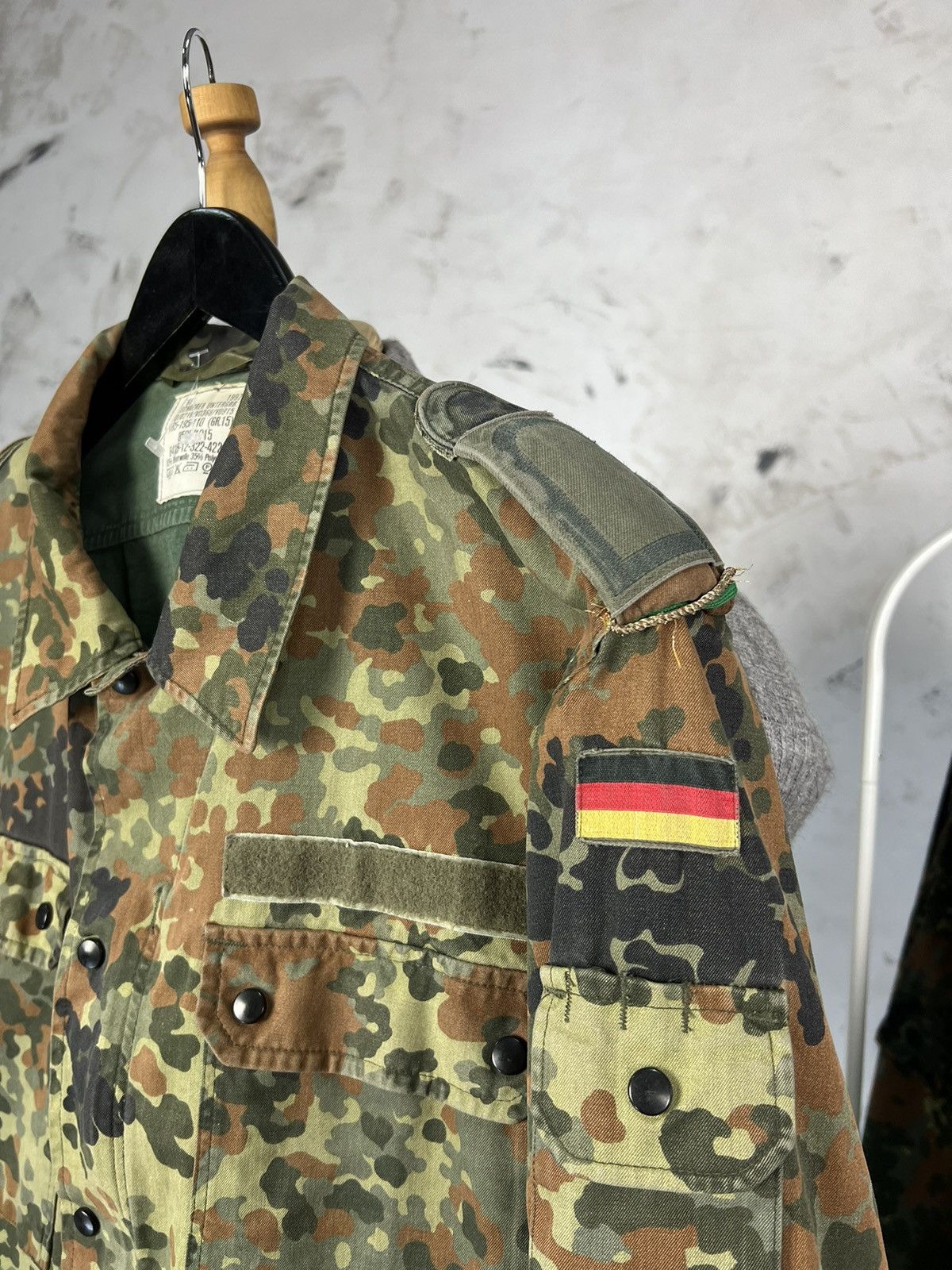 Vintage Vintage 1997 Germany Army Camo Shirt Jacket Size M - L Size US L / EU 52-54 / 3 - 6 Thumbnail
