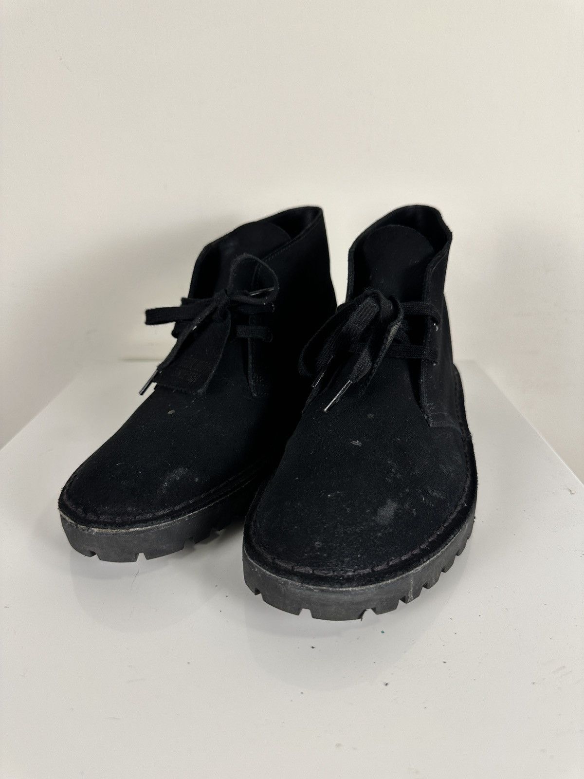 Clarks CLARKS ORIGINALS Desert Boot Suede Leather Black Crepe 9.5 Size US 9.5 / EU 42-43 - 2 Thumbnail