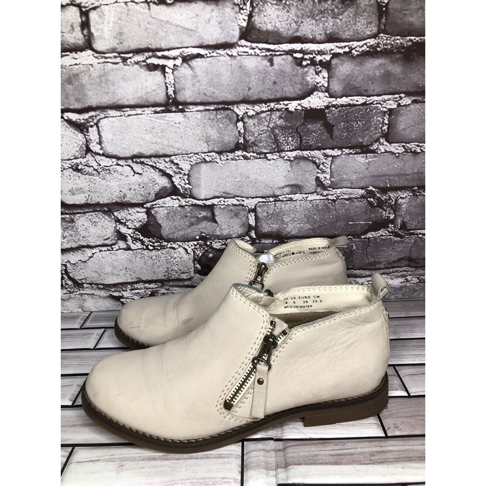 Hush Puppies Hush Puppies Medium Moyen Ivory Suede Leather Zip Heel Booti Size US 8.5 / IT 38.5 - 19 Thumbnail