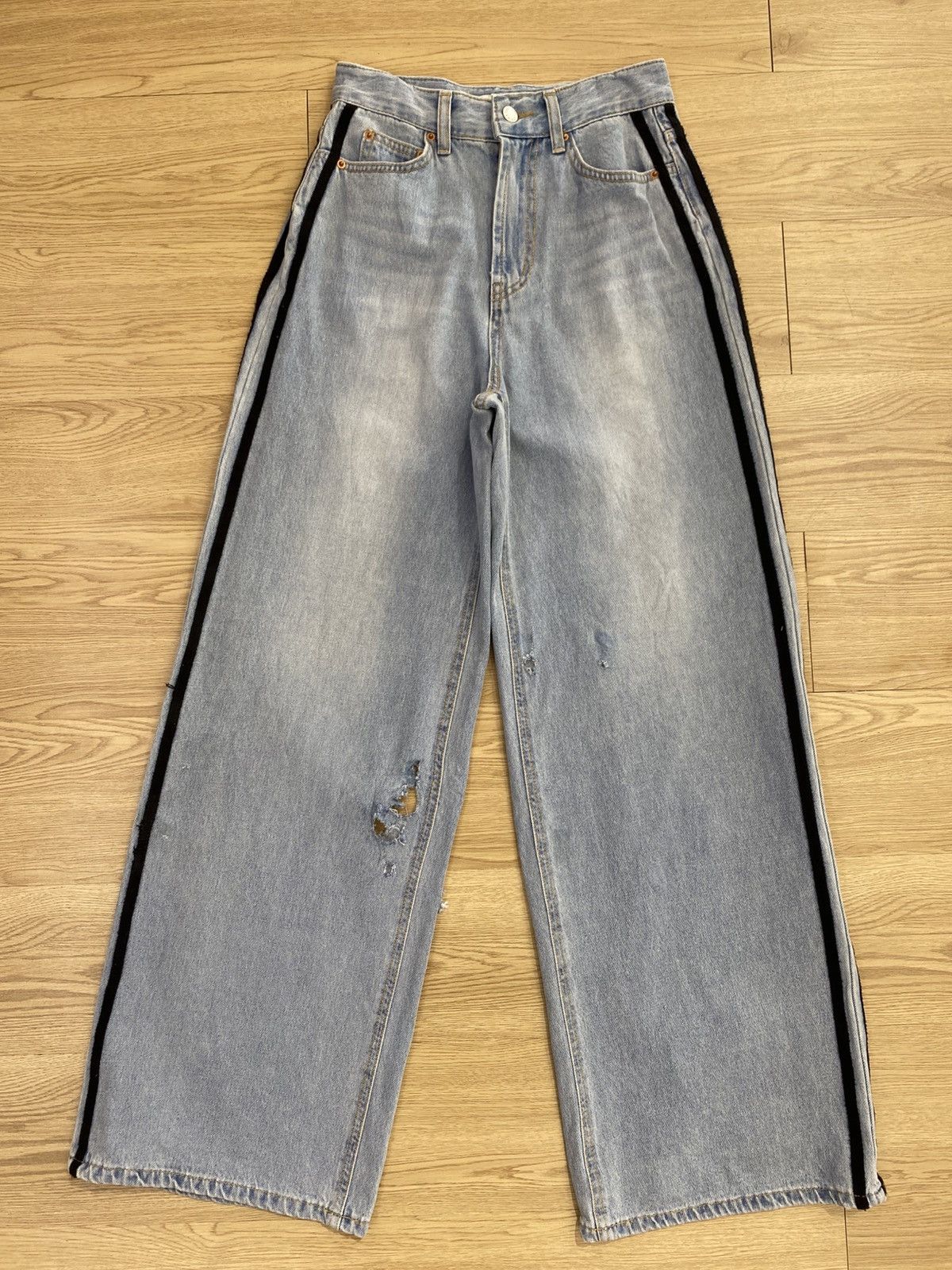Japanese Brand Vintage Japanese Brand Blue Wash Style Side Line Jeans Size 26" / US 2 / IT 38 - 1 Thumbnail