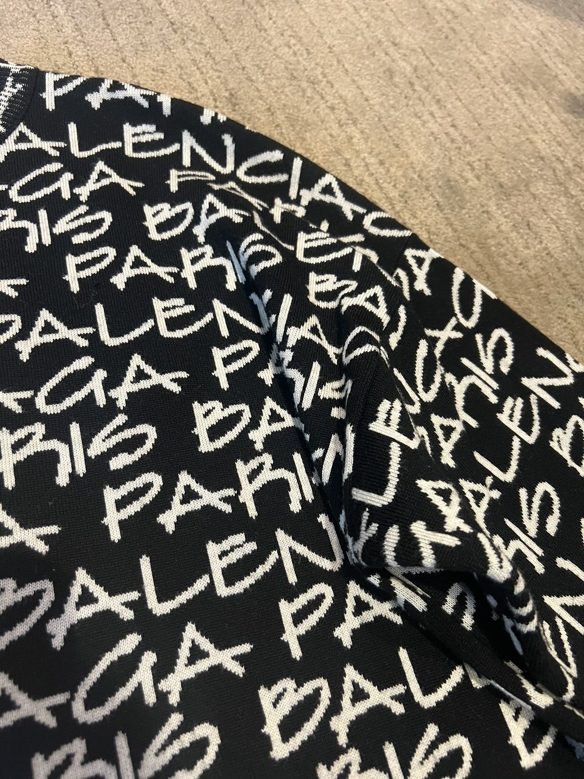 Balenciaga Balenciaga All Over Logo Crewneck Sweater Size US XS / EU 42 / 0 - 4 Thumbnail