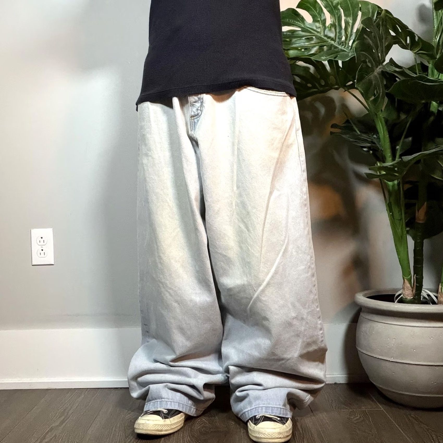 Vintage Menace Y2K Baggy Jeans 38x35 Light Wash Wide-Leg Denim Cartoon Embroidered Jeans Men Wearing Casual Streetwear Mens Size US 38 / EU 54 - 2 Thumbnail