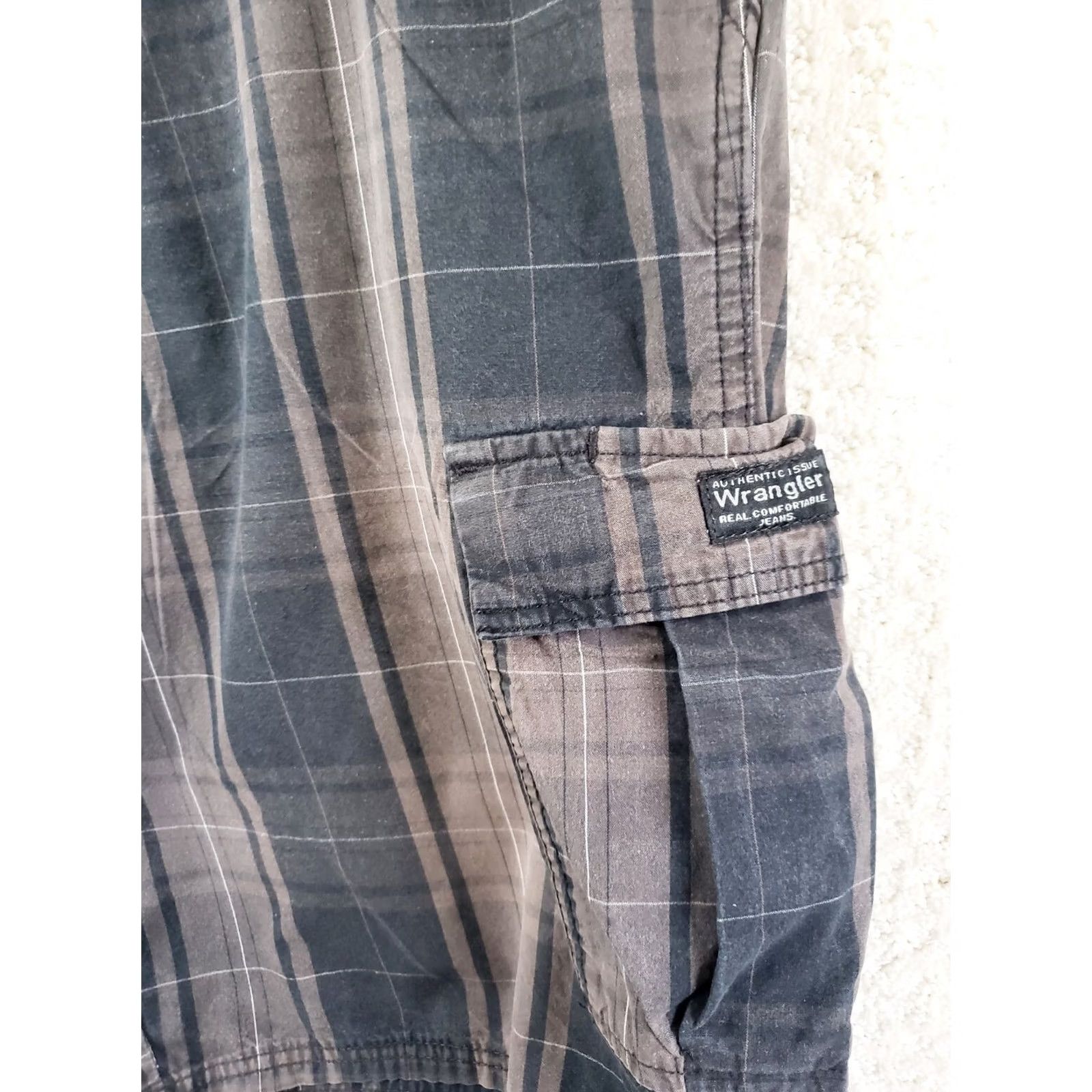 Wrangler Wrangler Men's 40 Flat-Front Relax Comfort-Fit Cargo Shorts Black Brown Plaid Size US 40 / EU 56 - 3 Thumbnail