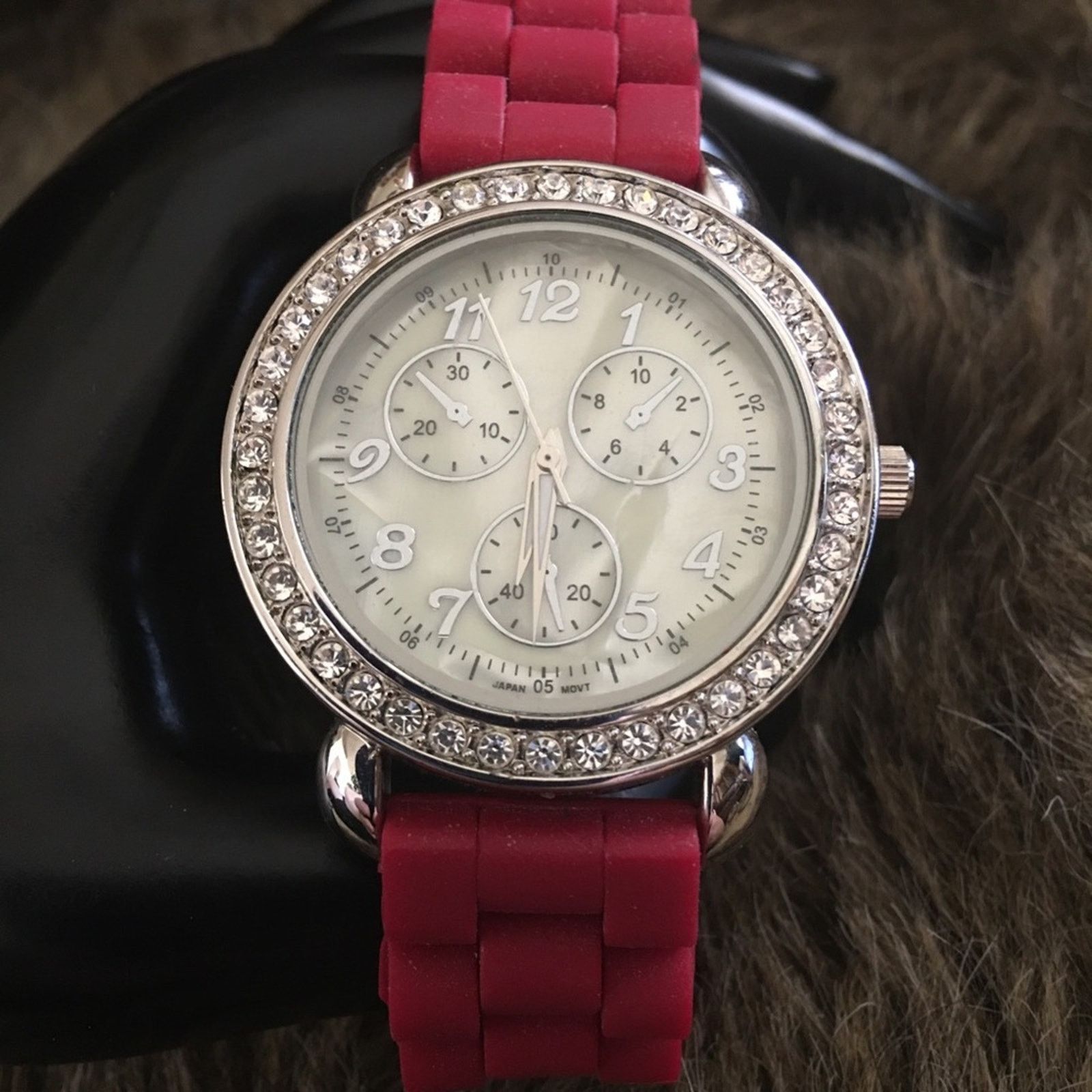 Jewelry Ladies red soft silicone band rhinestone watch Size ONE SIZE - 1 Thumbnail