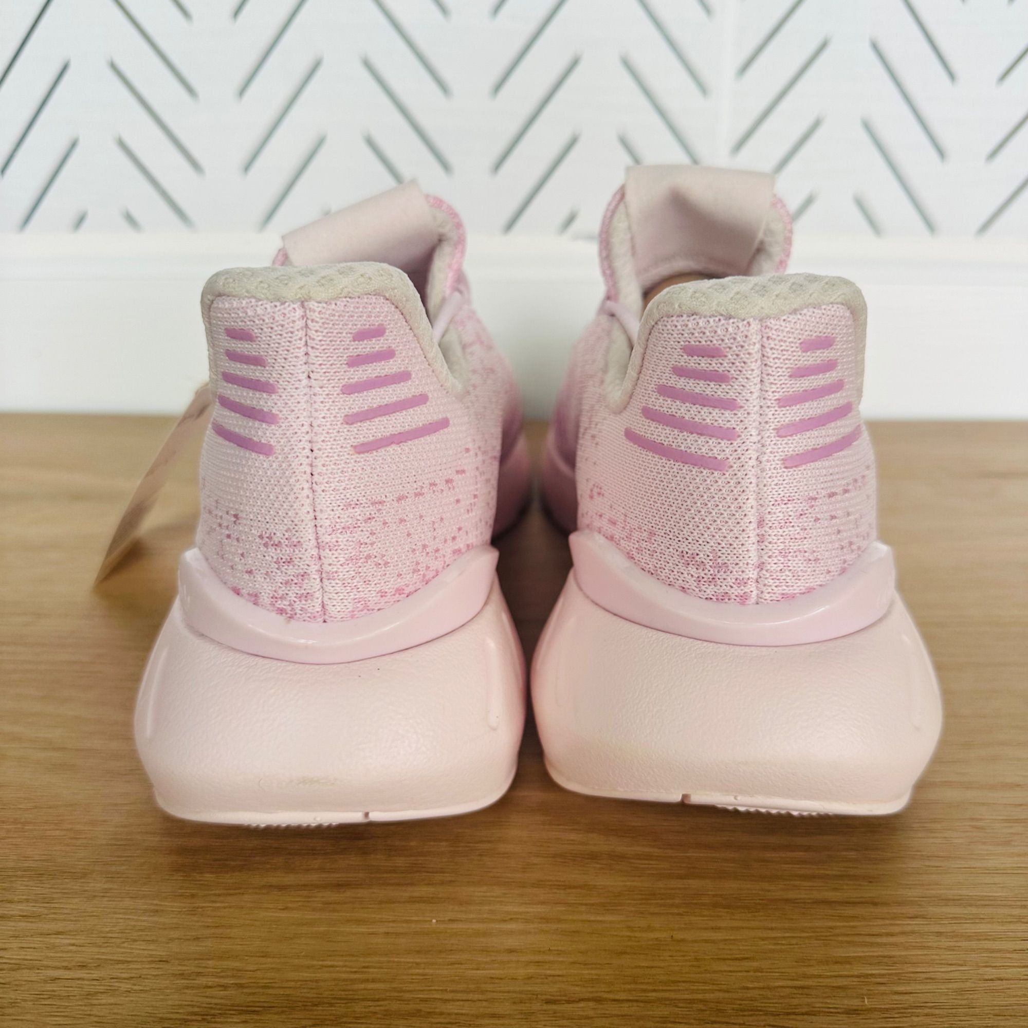 Adidas ❤️Adidas Women Comfy Shoes Sz 8 Originals Swift Run 22 Decon Size US 8 / IT 38 - 6 Thumbnail