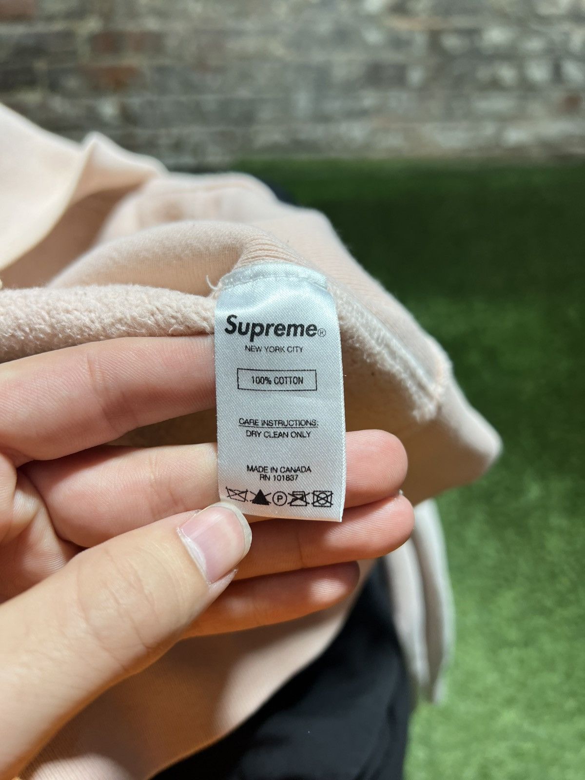 Supreme Supreme Pink Arc Logo Hoodie Size US M / EU 48-50 / 2 - 5 Thumbnail