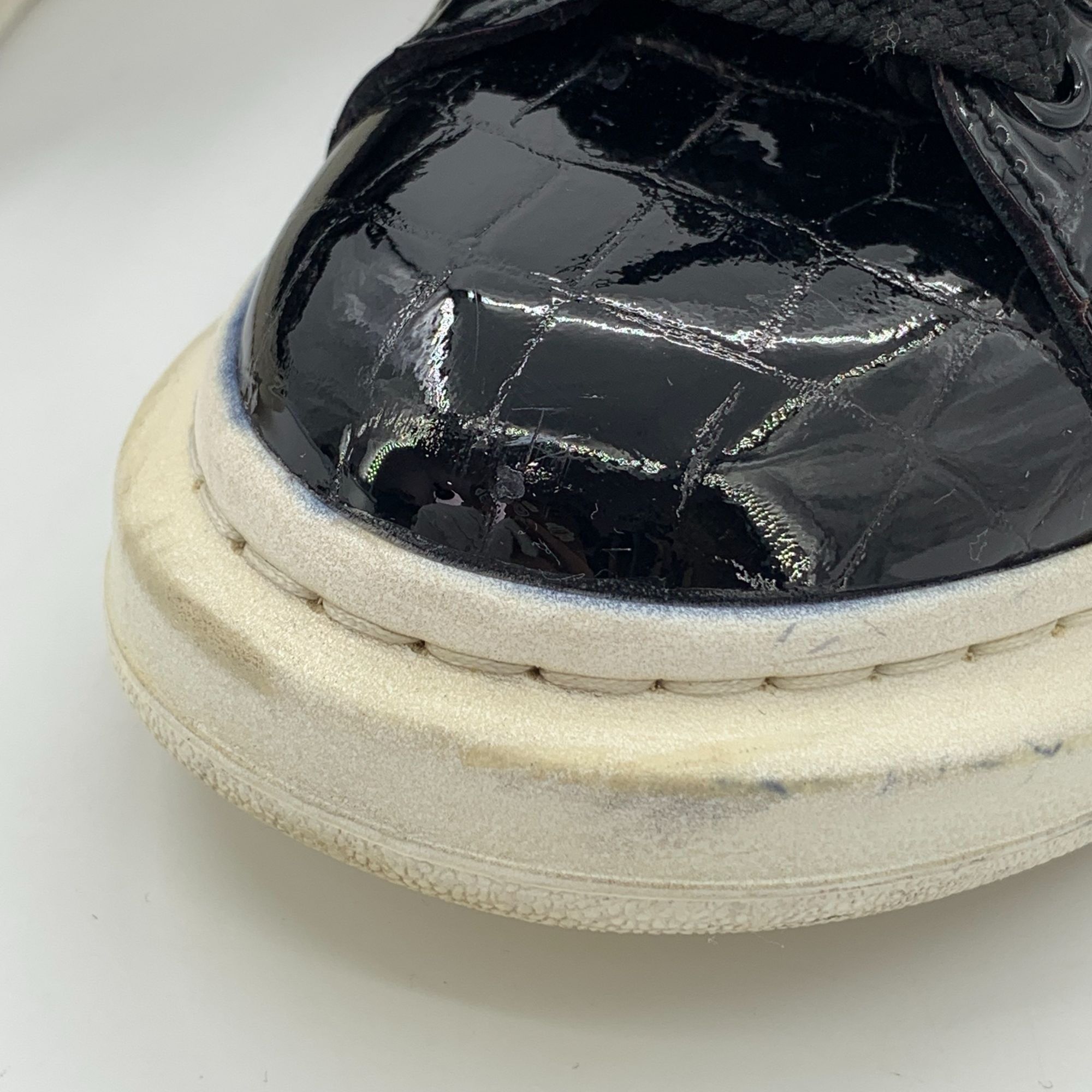 Alexander McQueen Alexander McQueen Black Croc-Embossed Leather Sneaker Size US 7 / IT 37 - 9 Thumbnail