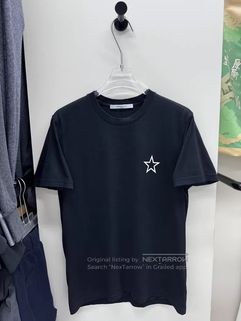 Givenchy Givenchy White five-pointed star short-sleeve Size US M / EU 48-50 / 2 - 1 Thumbnail