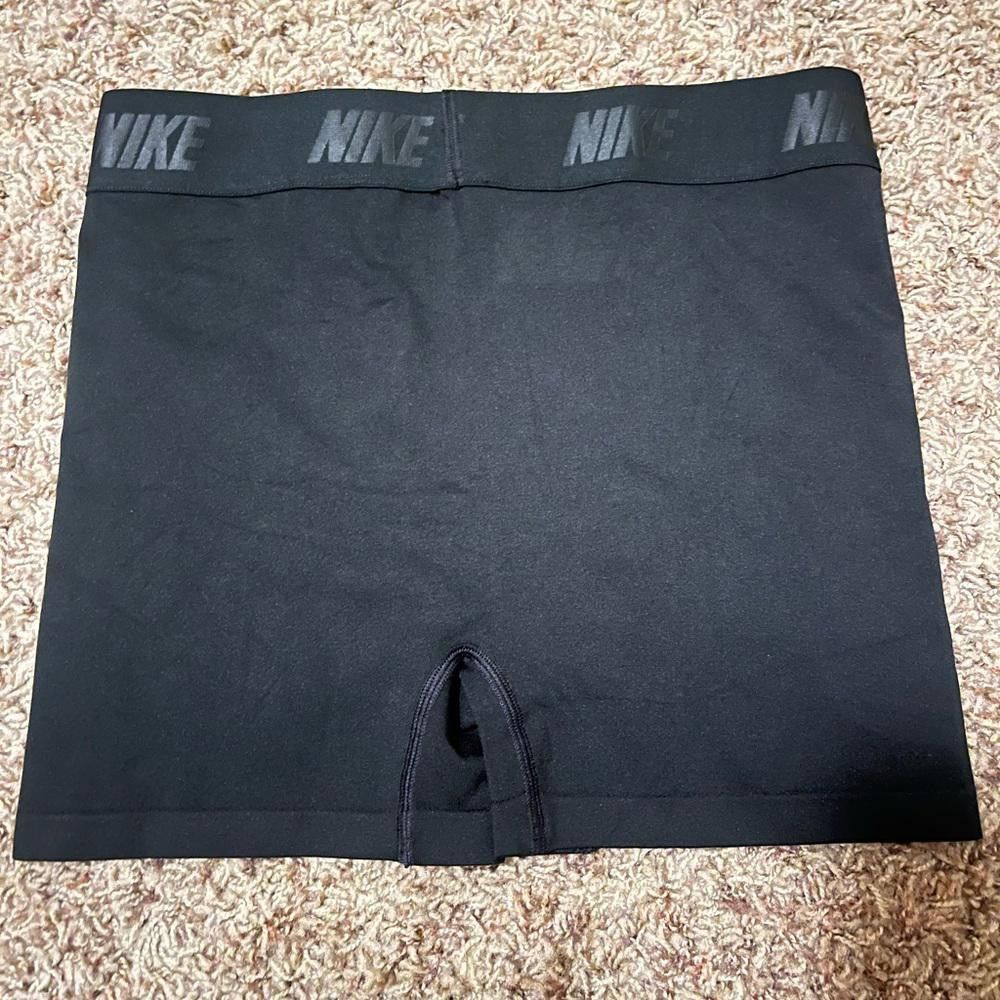 Nike Nike Womens Golf Shorts Unreleased Size 28" / US 6 / IT 42 - 2 Thumbnail