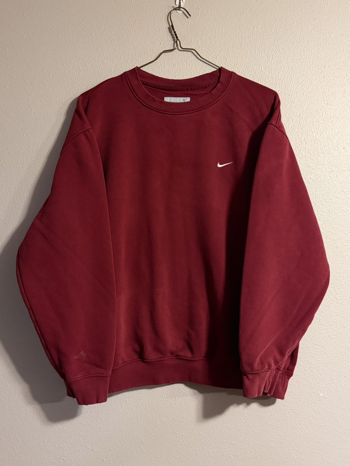 Nike vintage y2k nike silver tag red crewneck xl 2000s silver tag Size US XL / EU 56 / 4 - 1 Thumbnail