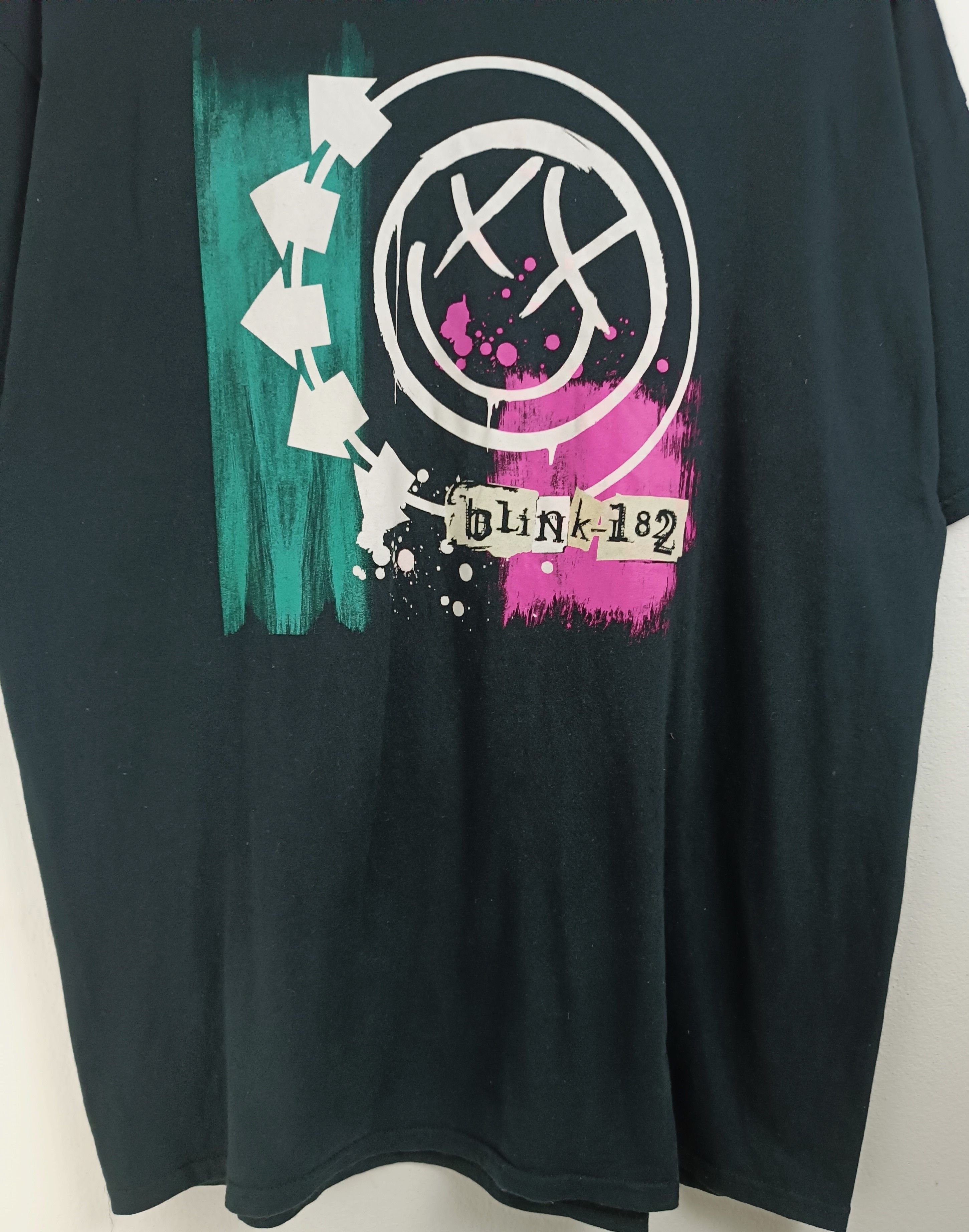 Band Tees VINTAGE BLINK 182 SMILEY FACE LOGO TEE PUNK TRAVIS SUM 41 Size US XL / EU 56 / 4 - 7 Thumbnail