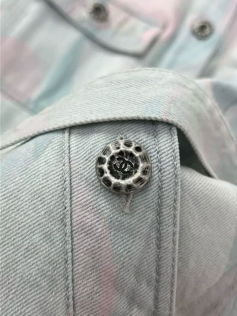 Chanel Chanel Holiday series tie-dyed washed denim jacket Size XS / US 0-2 / IT 36-38 - 4 Thumbnail