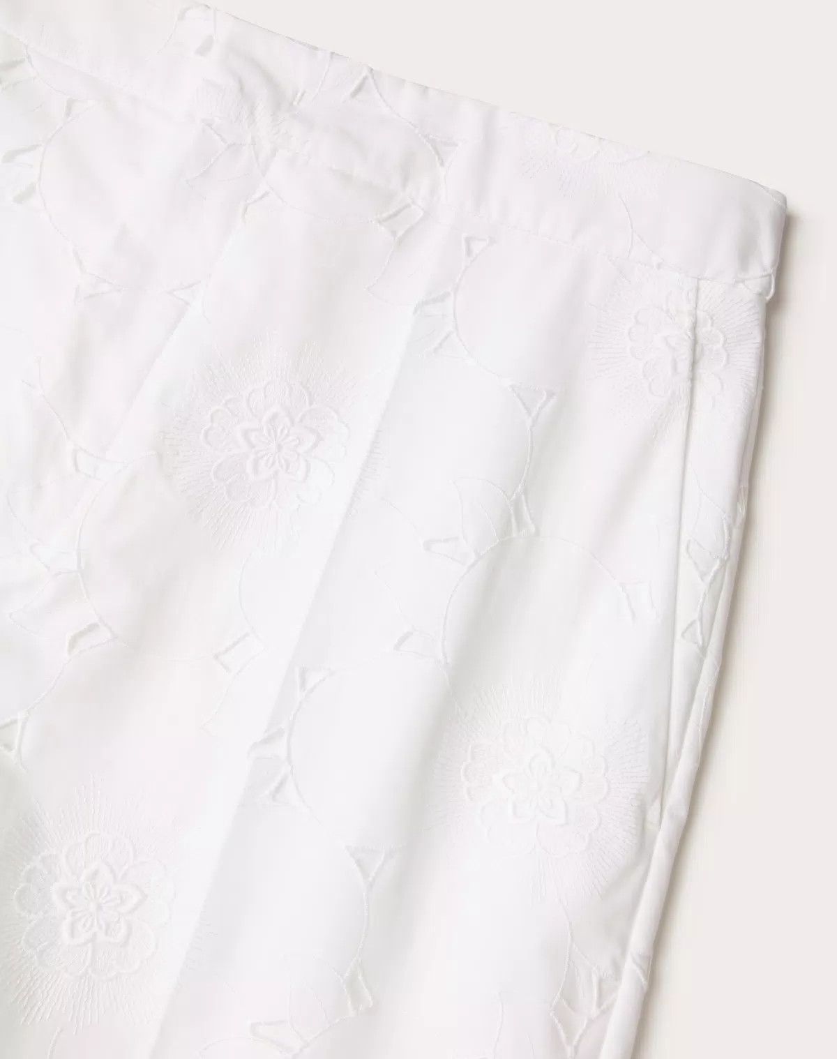 Valentino oc11z0725 San Gallo Cotton Bermuda Shorts in White Size US 34 / EU 50 - 4 Thumbnail