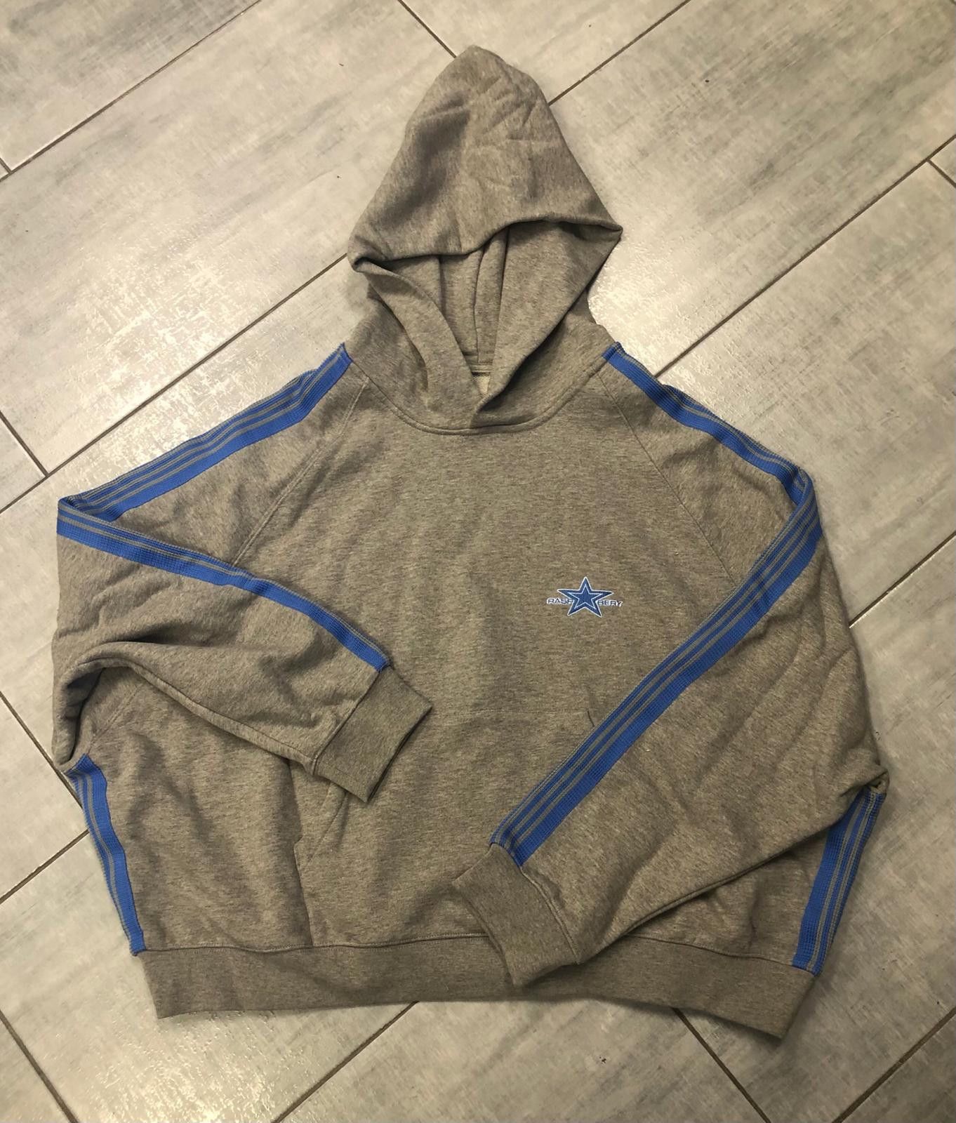 image of The Gv Gallery x Vintage Gv Gallery X Raspberry Hills Gray/blue Star Hoodie in Grey (Size Small)