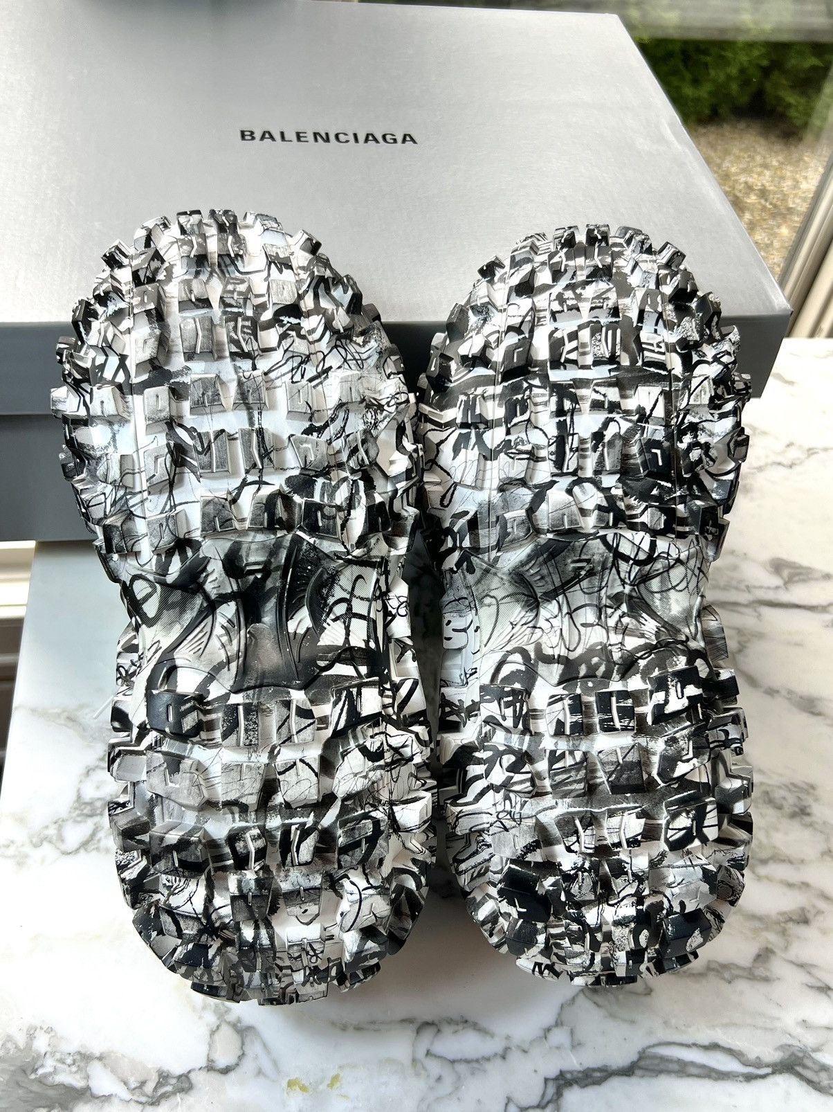 Balenciaga Balenciaga Men’s Graffiti Sneakers Brand New w Box Size US 10.5 / EU 43-44 - 10 Thumbnail