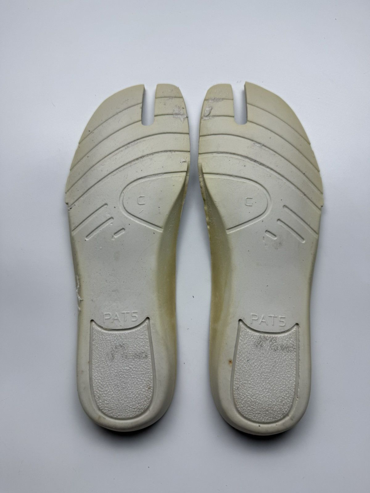 Maison Margiela Maison Margiela Tabi Canvas Paint Splatter White Size US 9 / EU 42 - 13 Thumbnail