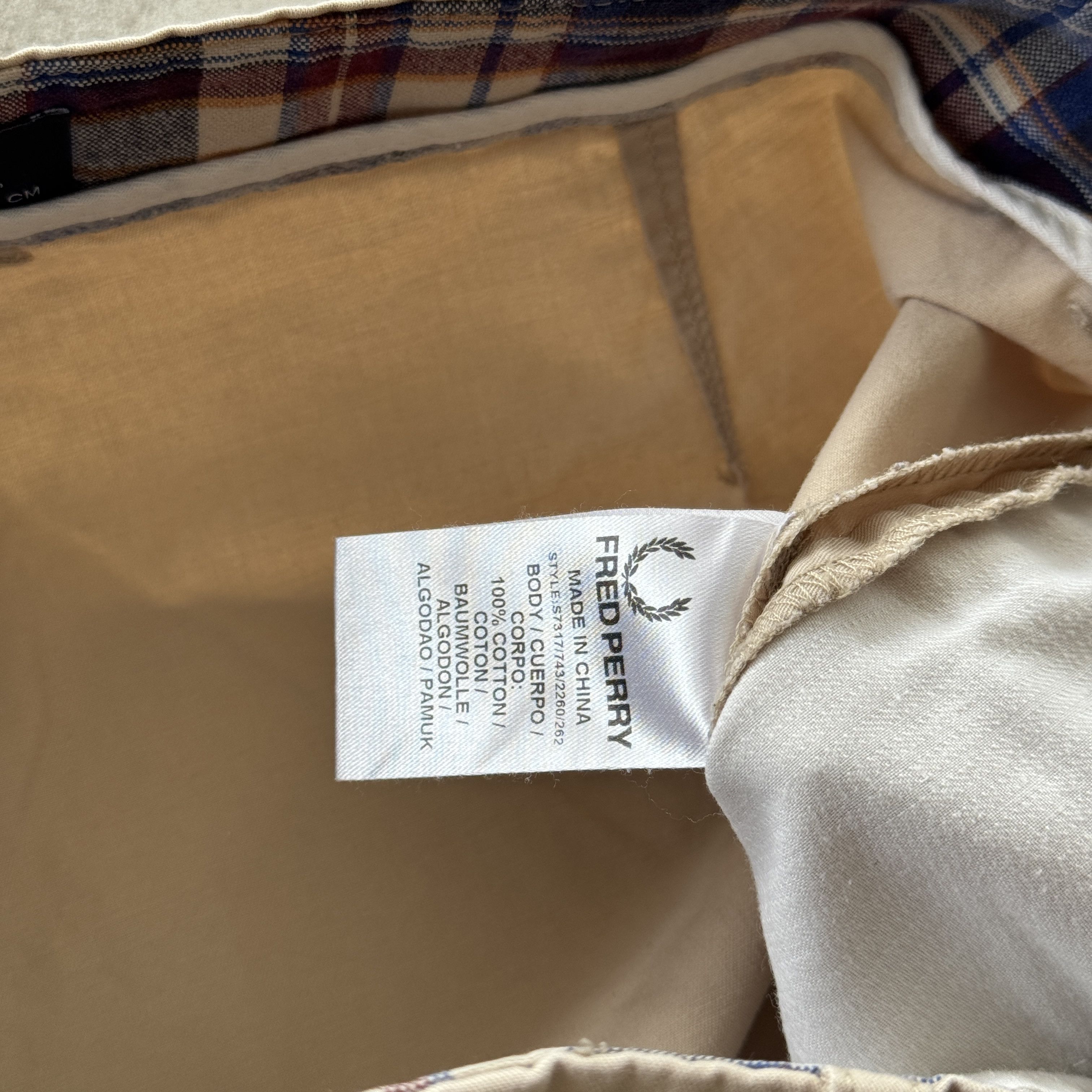 Fred Perry Vintage Fred Perry Beige Chino Shorts Tartan Lining Size 32 Size US 32 / EU 48 - 8 Thumbnail