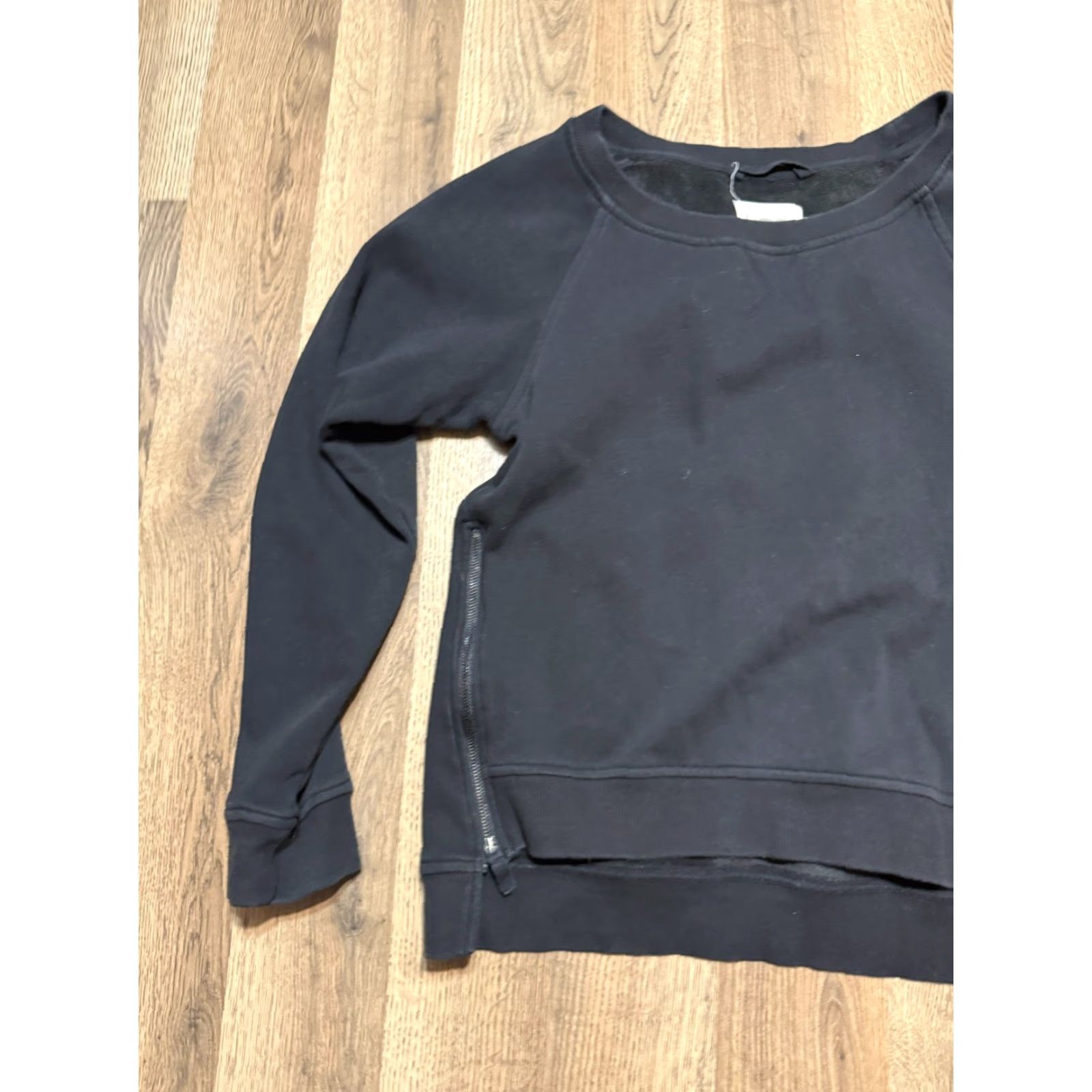Ugg UGG Sweater Women Size Small Black Crewneck Front Sides Zipper Pullover Size S / US 4 / IT 40 - 3 Thumbnail