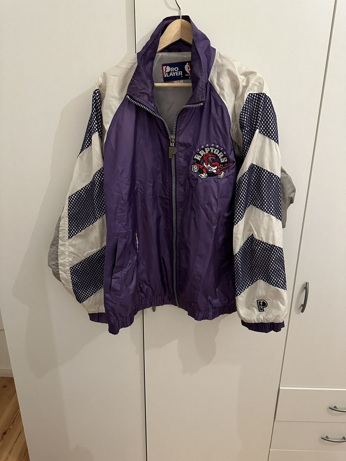 Pro Player Pro Player Jacke Toronto Raptors Size L NBA Vintage JACKET Size US L / EU 52-54 / 3 - 2 Thumbnail