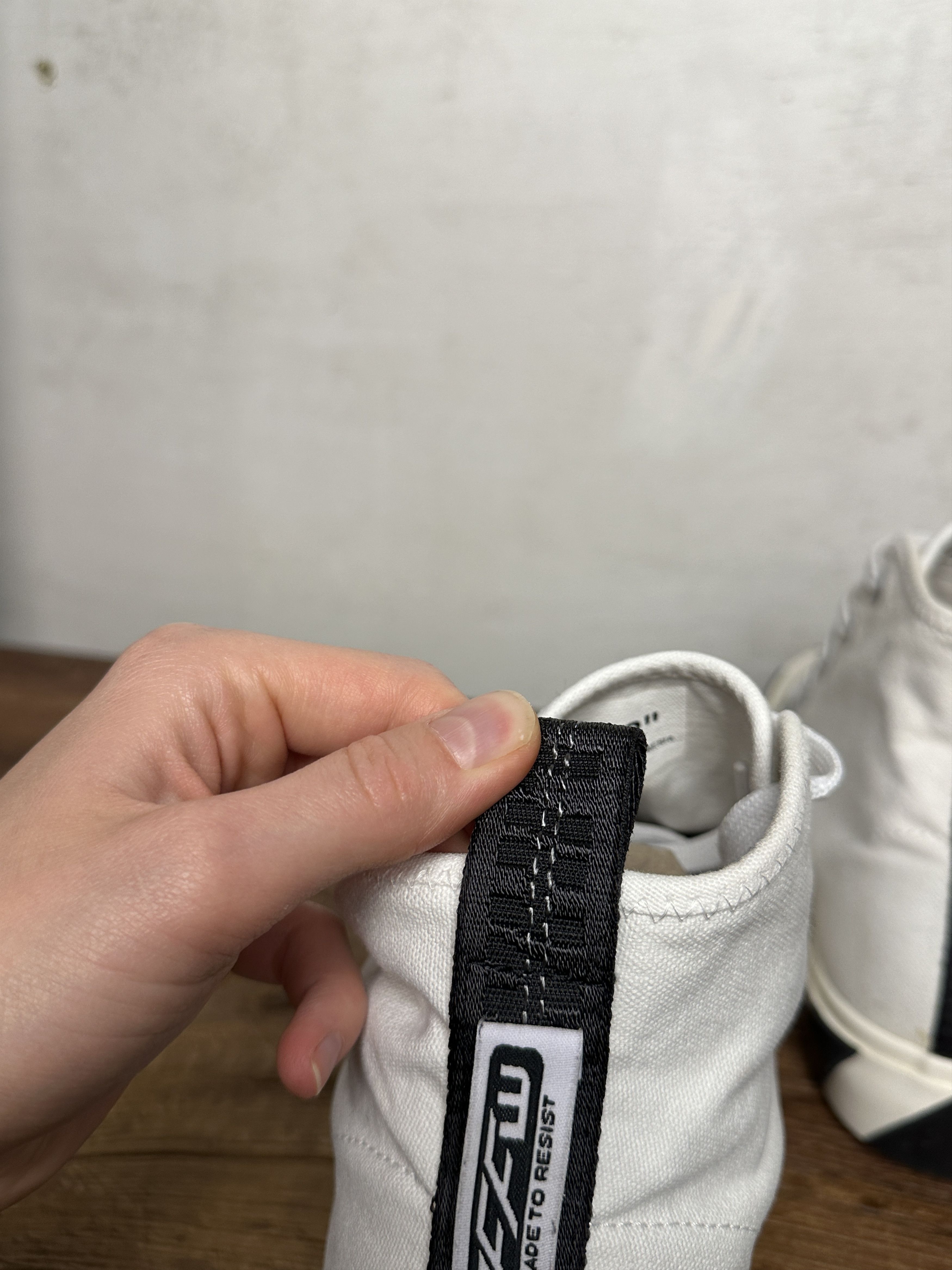 Off-White Off-White Mid Top Vulcanised Sneaker White Size US 10 / EU 43 - 9 Thumbnail