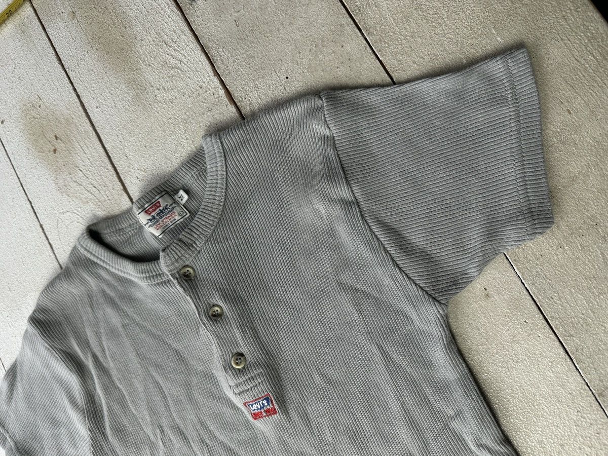 Levi's 🚨VINTAGE LEVI’S SLIM FIT Y2K CENTRAL LOGO 90s Size US M / EU 48-50 / 2 - 2 Thumbnail