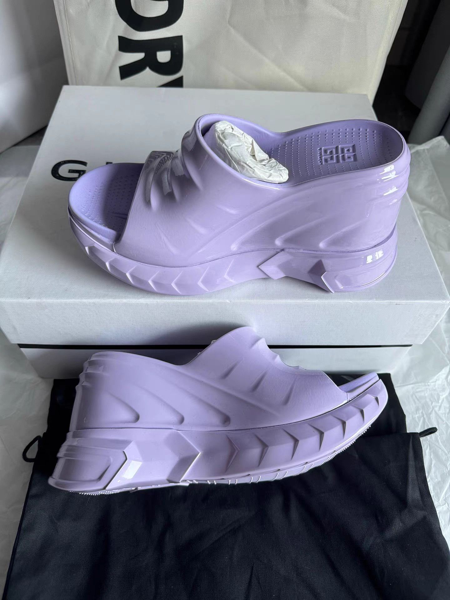 Givenchy Givenchy Marshmallow Shark Wedge Open-Toe Slides K6 Size US 5 / IT 35 - 5 Thumbnail