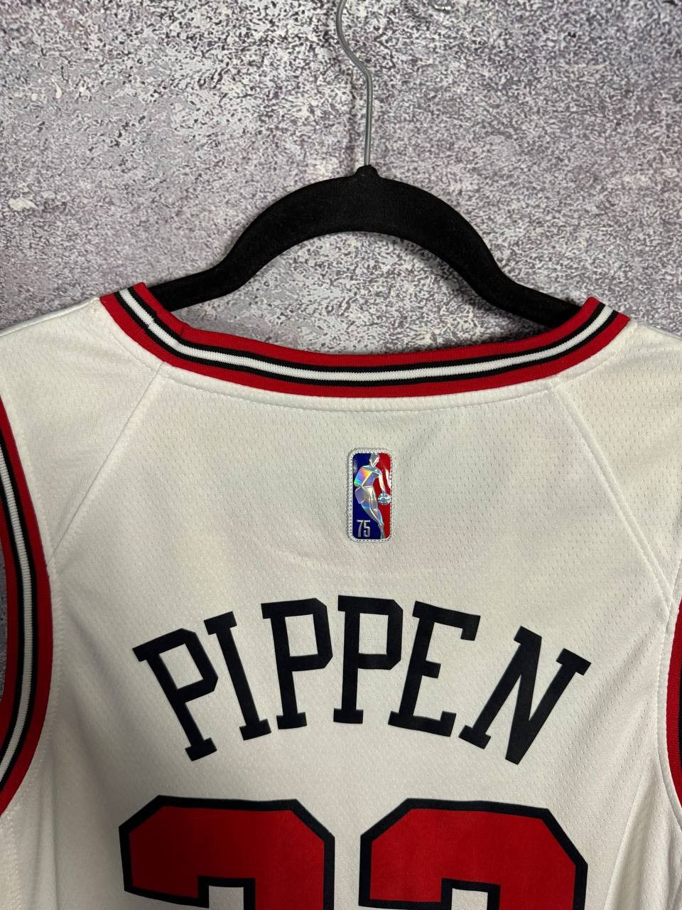 Vintage PIPPEN VINTAGE CHICAGO BULLS NBA JERSEY LARGE Size US L / EU 52-54 / 3 - 12 Thumbnail
