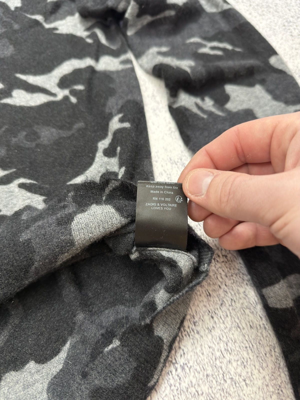 Zadig & Voltaire ZADIG & VOLTAIRE GREY CAMOUFLAGE CASHMERE CREWNECK JUMPER Size US M / EU 48-50 / 2 - 11 Thumbnail