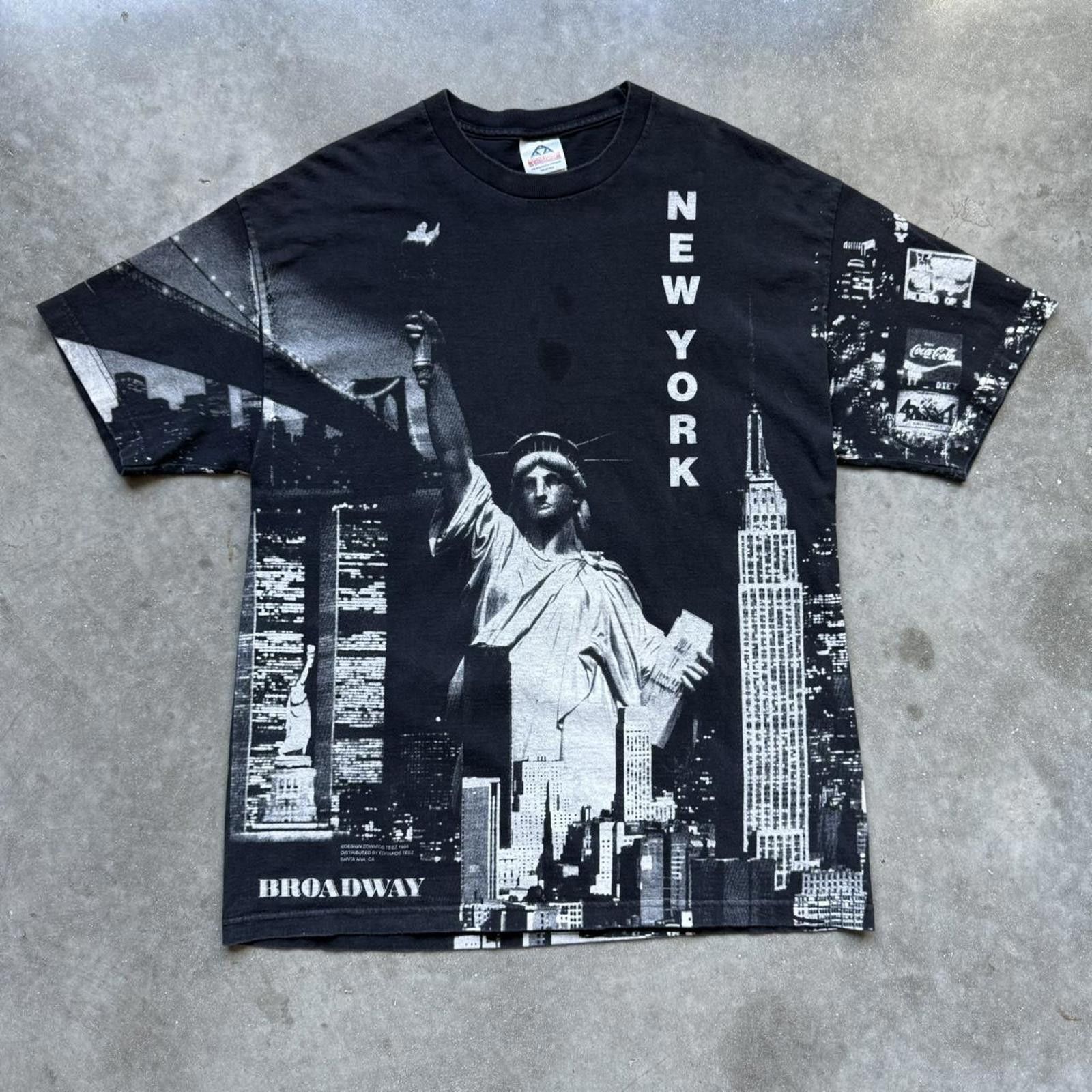 Other New York Skyline “Broadway” 1998 Vintage All-Over T-Shirt Size US XL / EU 56 / 4 - 1 Thumbnail