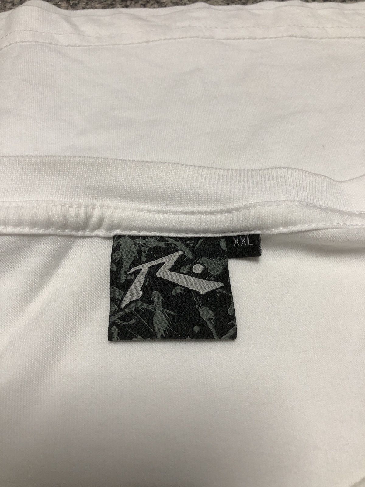 Quiksilver Vintage Y2K Rusty Surfboards Logo Backhit Tshirt Size US L / EU 52-54 / 3 - 14 Thumbnail