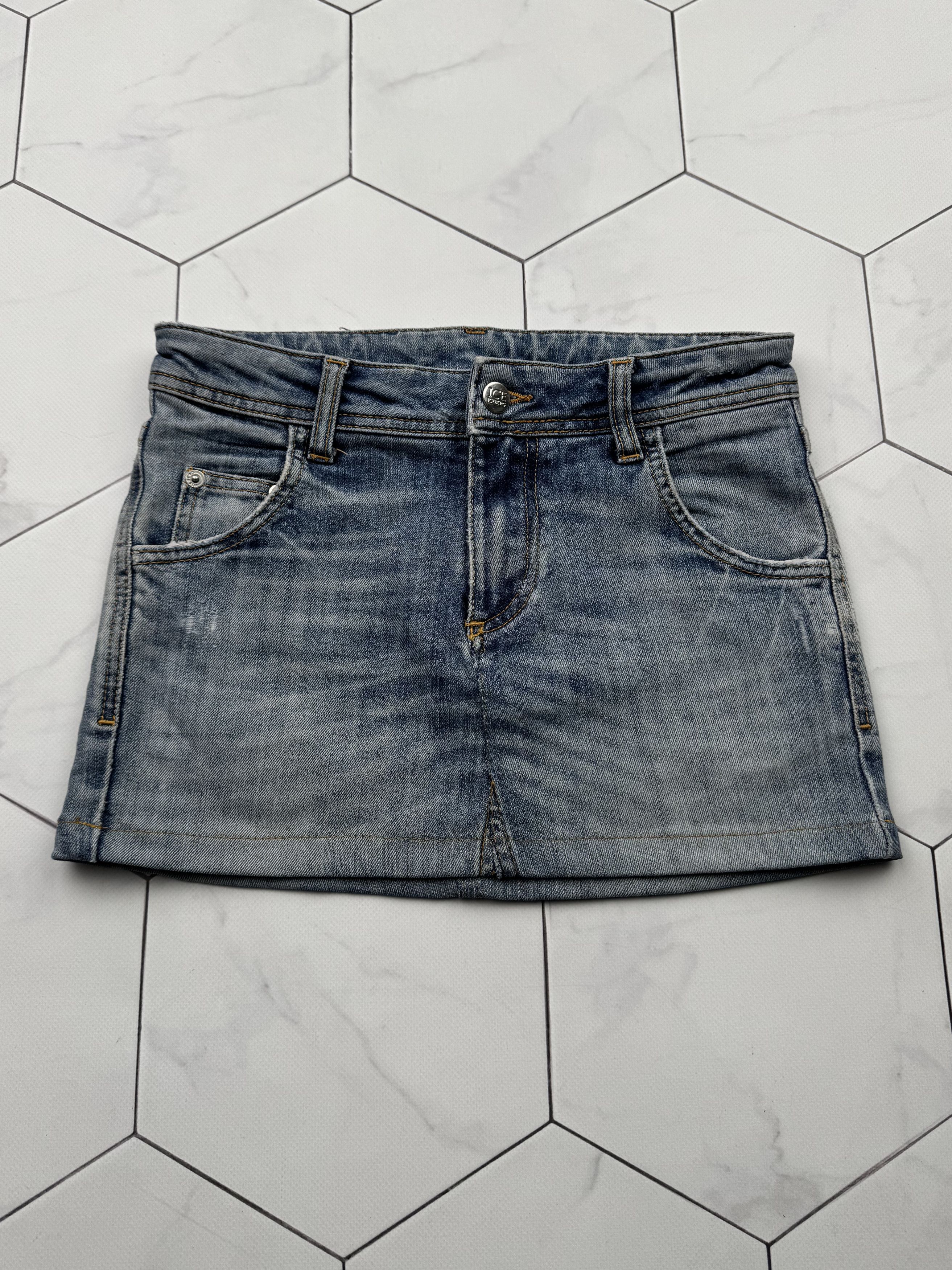 Iceberg Iceberg Vintage Mini Skirt (B399)E2 Size 25" / US 0 / IT 36 - 2 Thumbnail