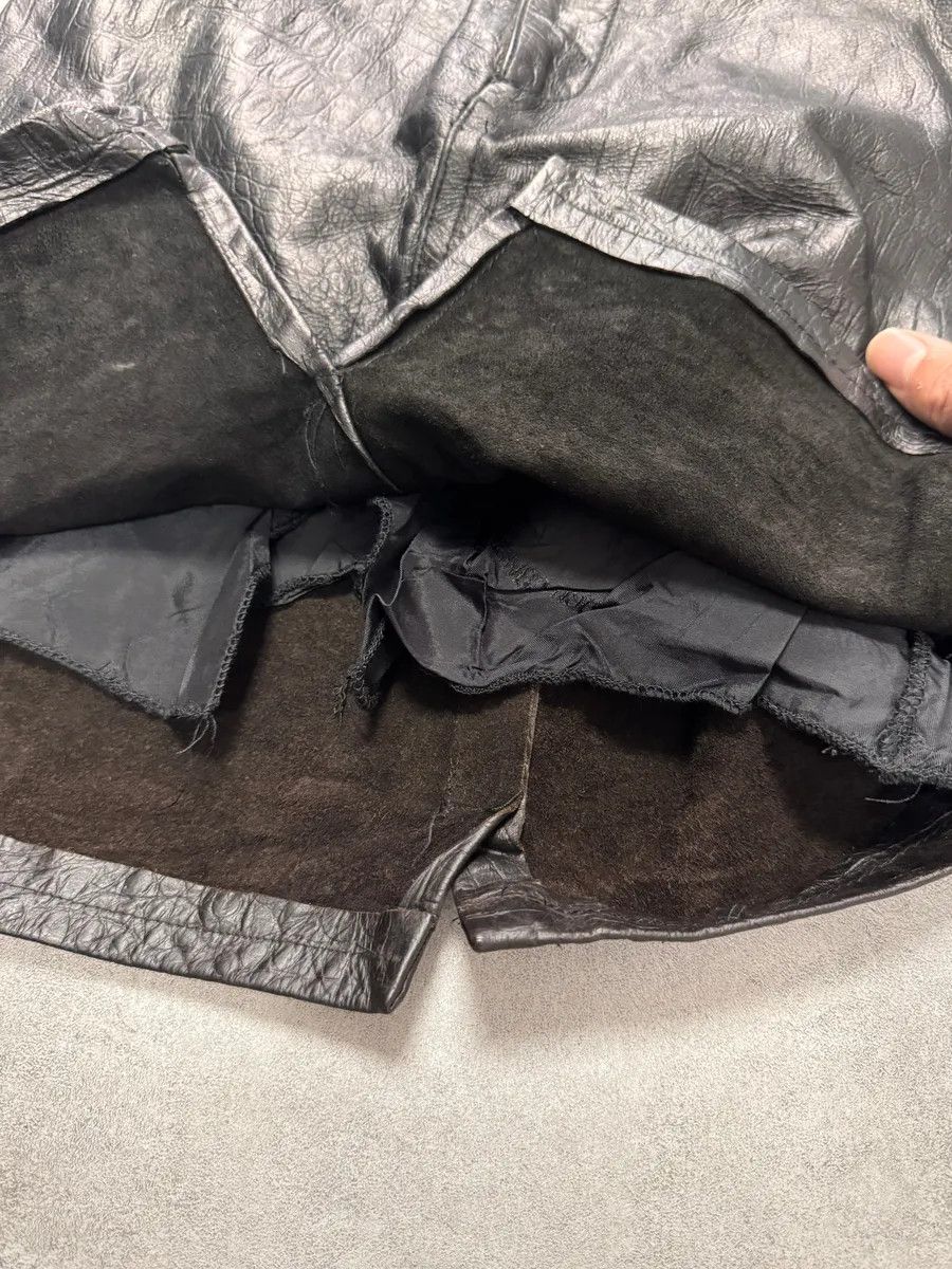 Roberto Cavalli × Vintage FW2000 Roberto Cavalli Crocodile Effect Leather Black Skirt Size 26" / US 2 / IT 38 - 11 Thumbnail