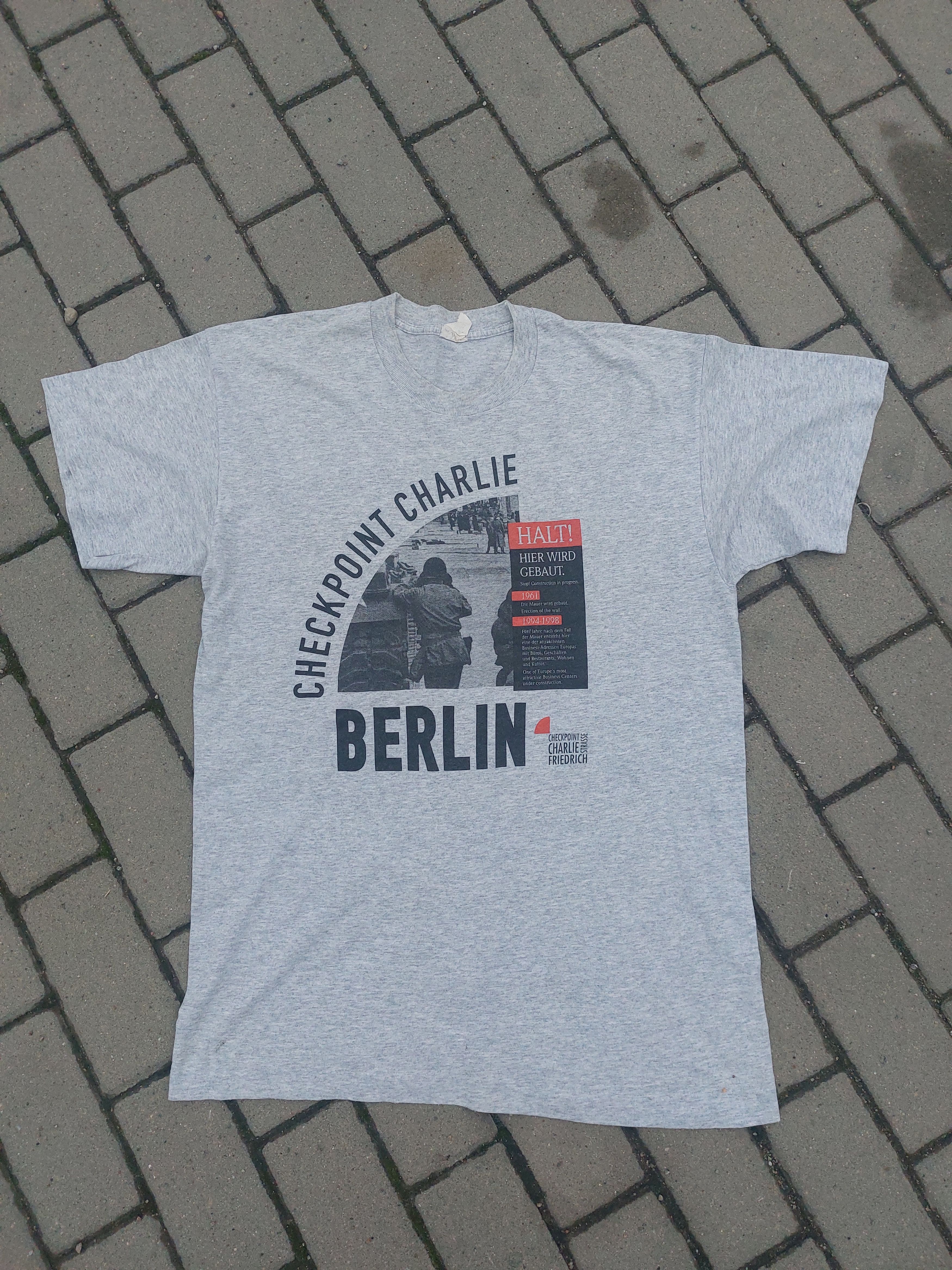 Vintage checkpoint charlie berlin vintage 90s tshirt Size US L / EU 52-54 / 3 - 1 Thumbnail
