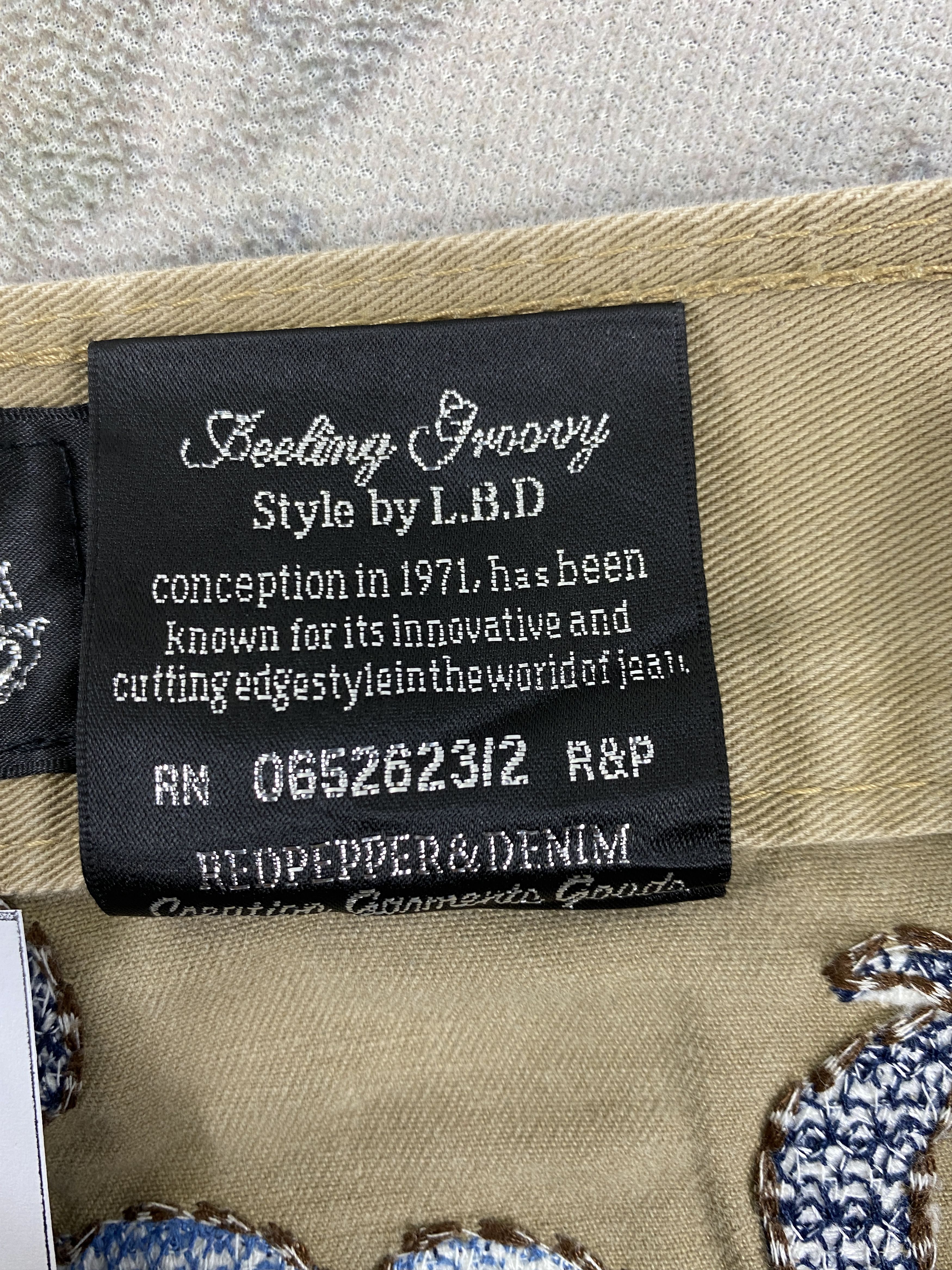 Japanese Brand Distressed Khaki Vintage RedPepper Jeans 33x33 Denim- JN3684 Size US 33 - 12 Thumbnail