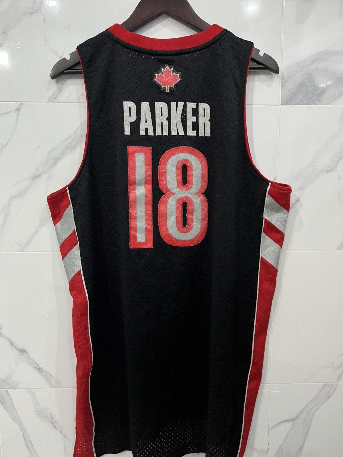 NBA × Vintage Toronto raptors Anthony parker Nba jersey Size L Size US L / EU 52-54 / 3 - 2 Thumbnail
