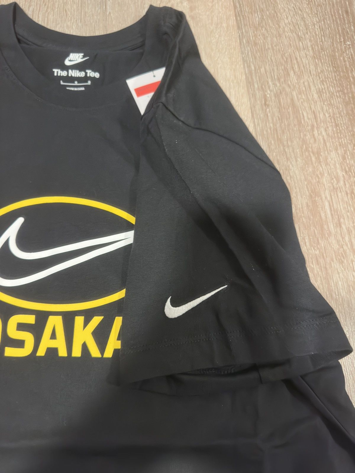 Nike Nike OSAKA Swoosh T-Shirt Yellow (L) Size US L / EU 52-54 / 3 - 3 Thumbnail
