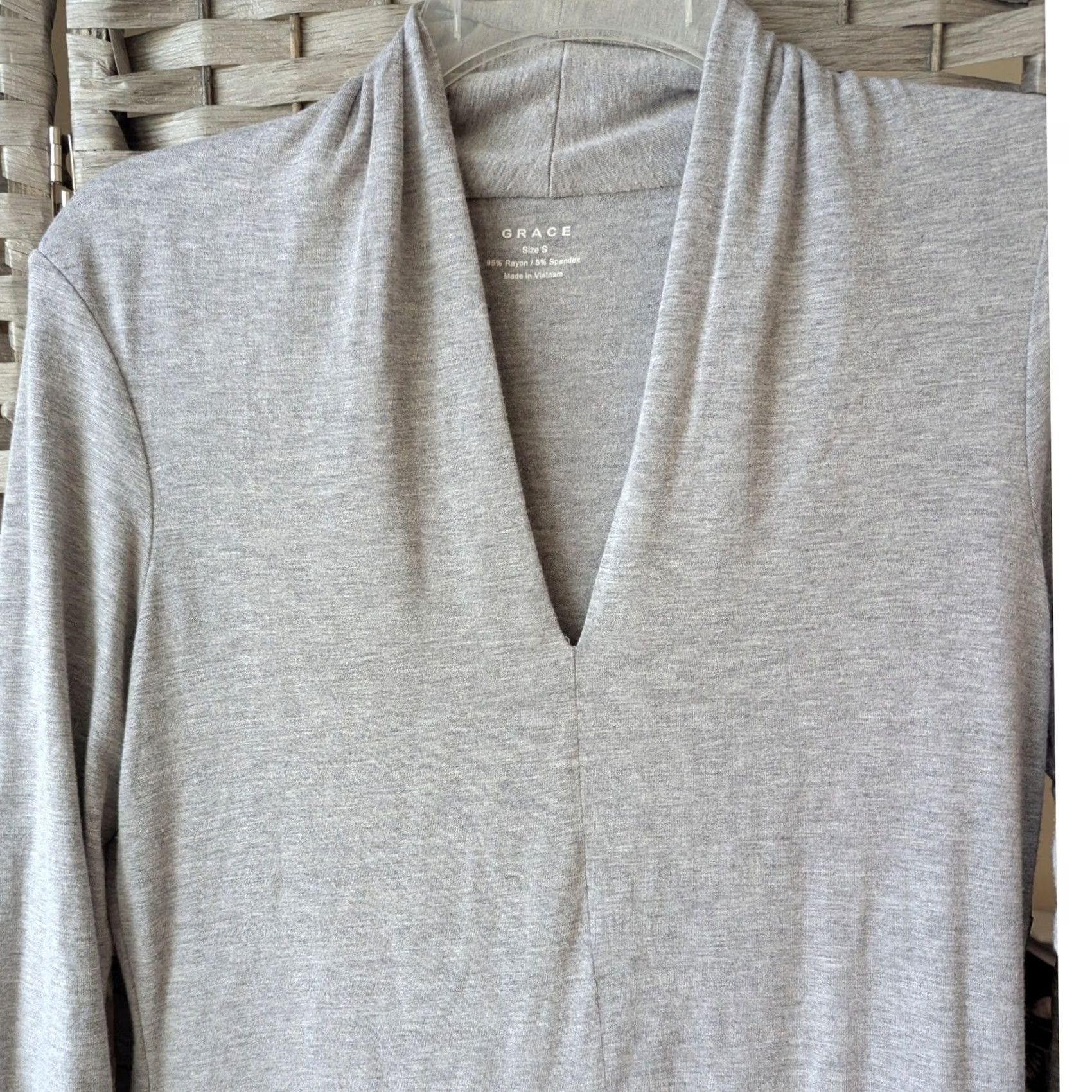 Buttero Grace Grey V-Neck 3/4 Sleeve Knit Pullover Womens S Gray Lightweight Rayon Spandex T-Shirt Casual Basic Stretchy Modern Size S / US 4 / IT 40 - 2 Thumbnail