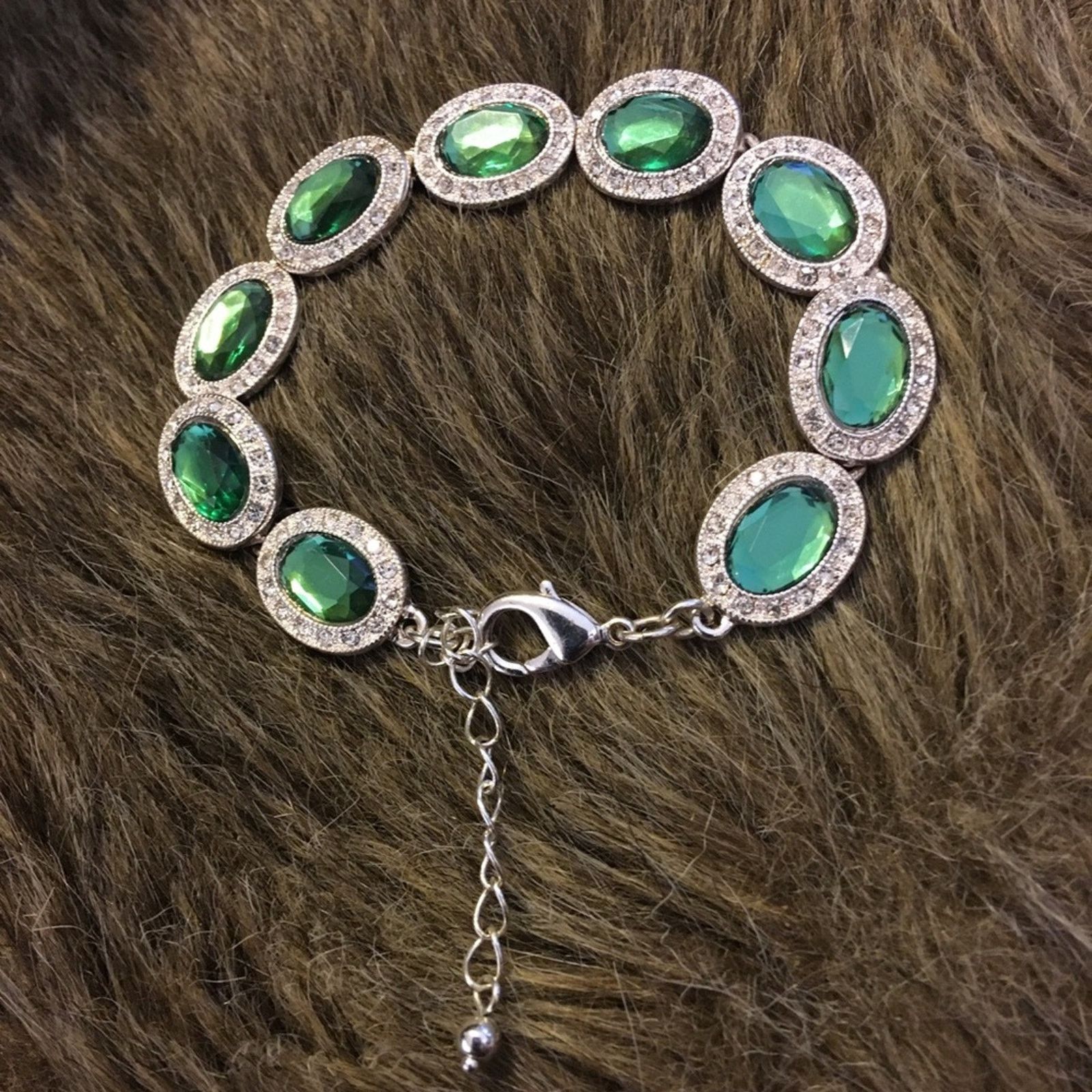 Jewelry Faceted oval green glass silver tone bracelet Size ONE SIZE - 4 Thumbnail
