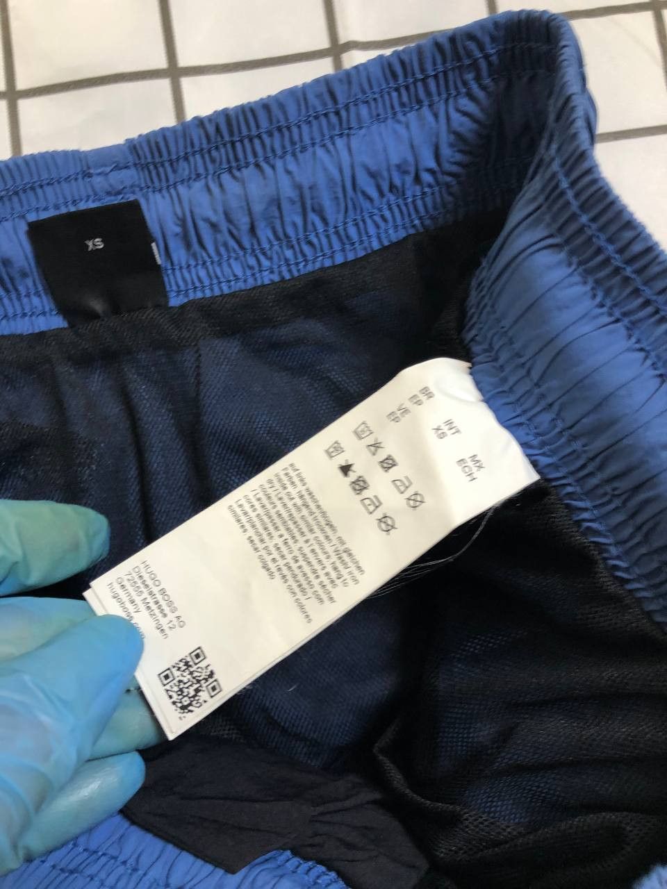 Hugo Boss HUGO BOSS MENS SHORT BLUE OCTOPUS Size US 28 / EU 44 - 9 Thumbnail